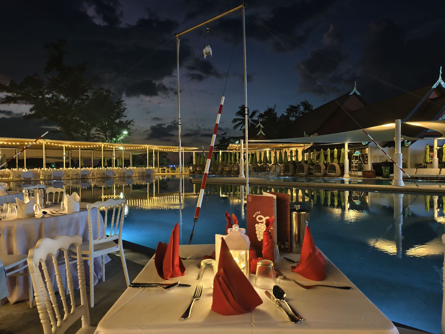 普吉島 Club Med Phuket (下)：水陸運動到超嗨夜間表演派對秀，還有神隊友兒童俱樂部! @混血珊莎的奇幻旅程