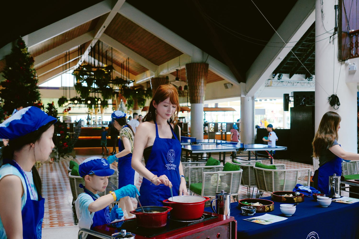 普吉島 Club Med Phuket (下)：水陸運動到超嗨夜間表演派對秀，還有神隊友兒童俱樂部! @混血珊莎的奇幻旅程