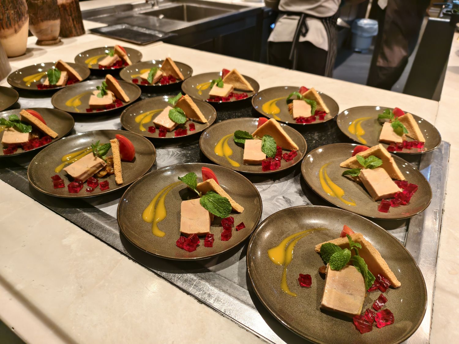 普吉島 Club Med Phuket (下)：水陸運動到超嗨夜間表演派對秀，還有神隊友兒童俱樂部! @混血珊莎的奇幻旅程