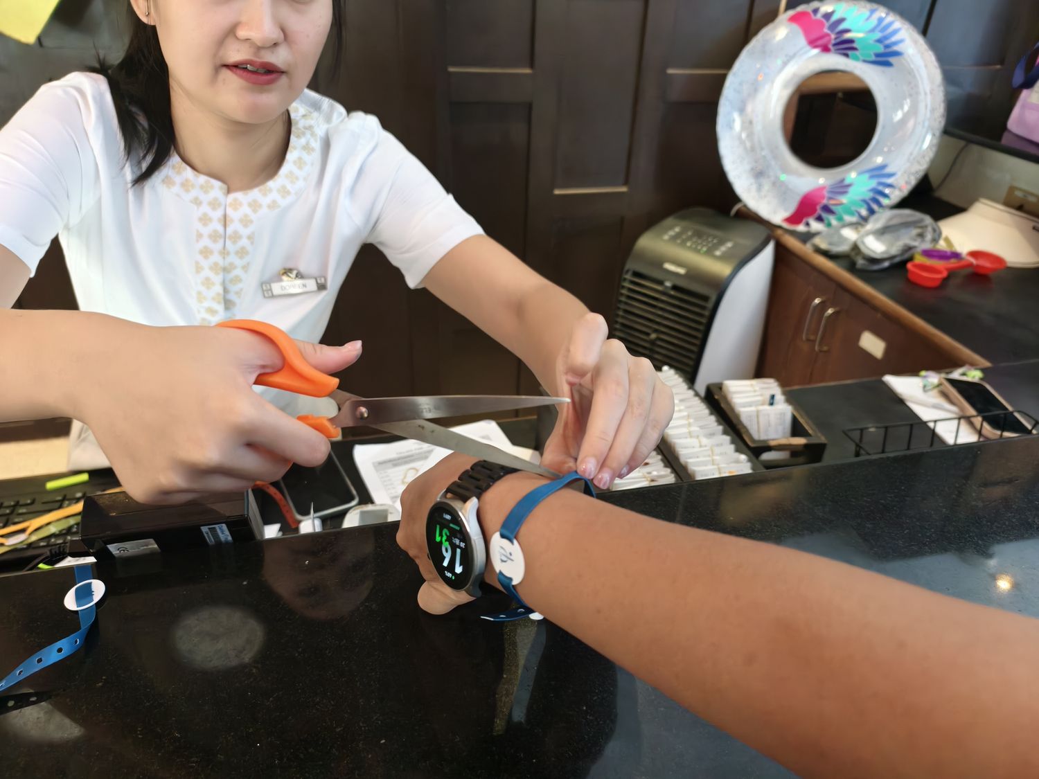 普吉島 Club Med Phuket (下)：水陸運動到超嗨夜間表演派對秀，還有神隊友兒童俱樂部! @混血珊莎的奇幻旅程