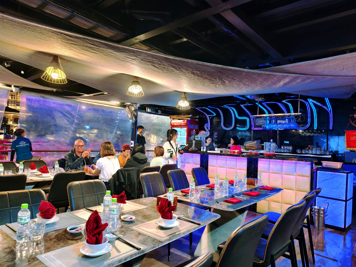 峴港Pseidon漢江遊船|龍橋噴火秀、焗烤龍蝦大餐、船上表演秀,河上浪漫夜晚! @混血珊莎的奇幻旅程 峴港Pseidon漢江遊船|龍橋噴火秀、焗烤龍蝦大餐、船上表演秀,河上浪漫夜晚! @混血珊莎的奇幻旅程