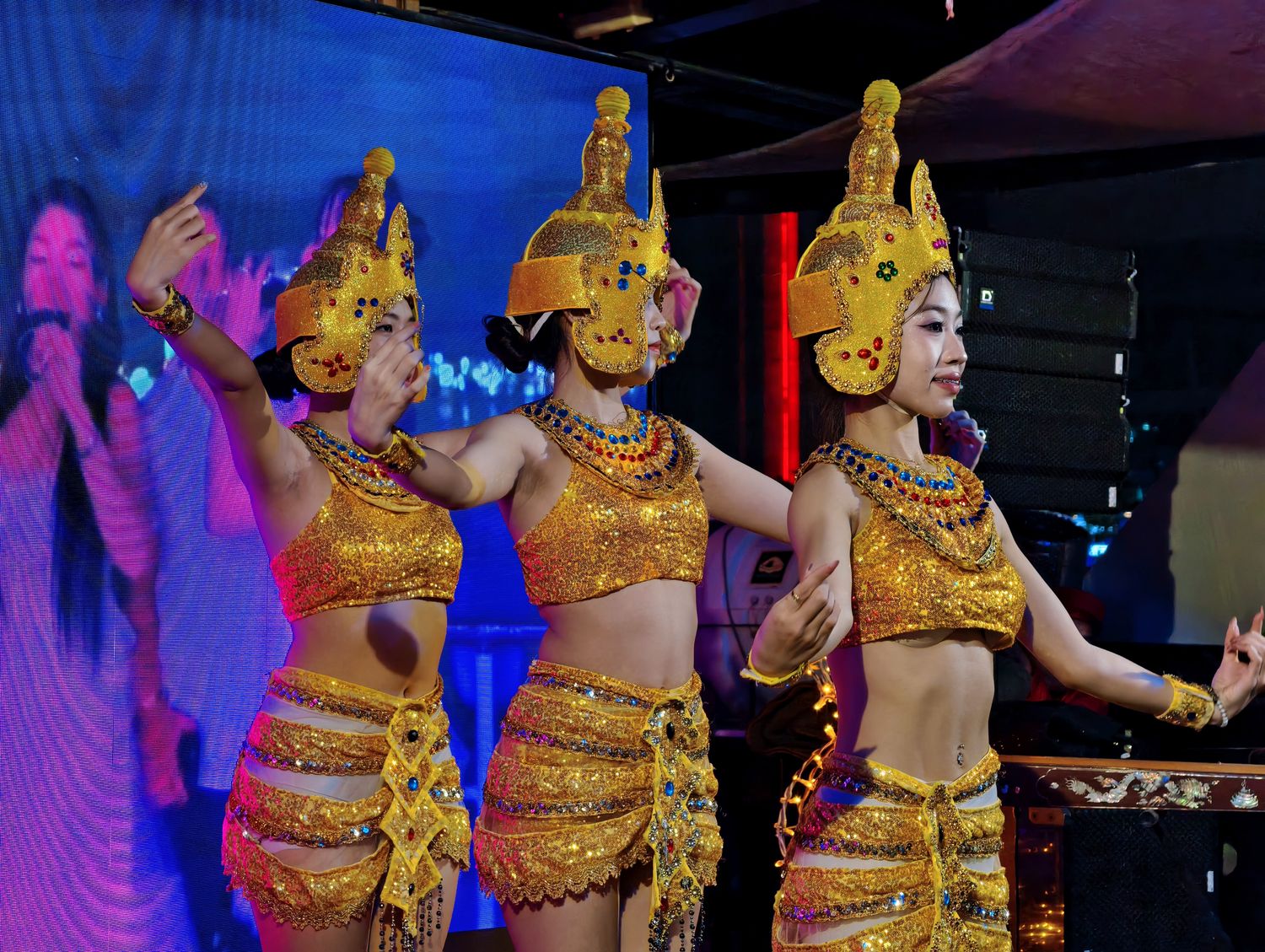 峴港Pseidon漢江遊船|龍橋噴火秀、焗烤龍蝦大餐、船上表演秀,河上浪漫夜晚! @混血珊莎的奇幻旅程 峴港Pseidon漢江遊船|龍橋噴火秀、焗烤龍蝦大餐、船上表演秀,河上浪漫夜晚! @混血珊莎的奇幻旅程