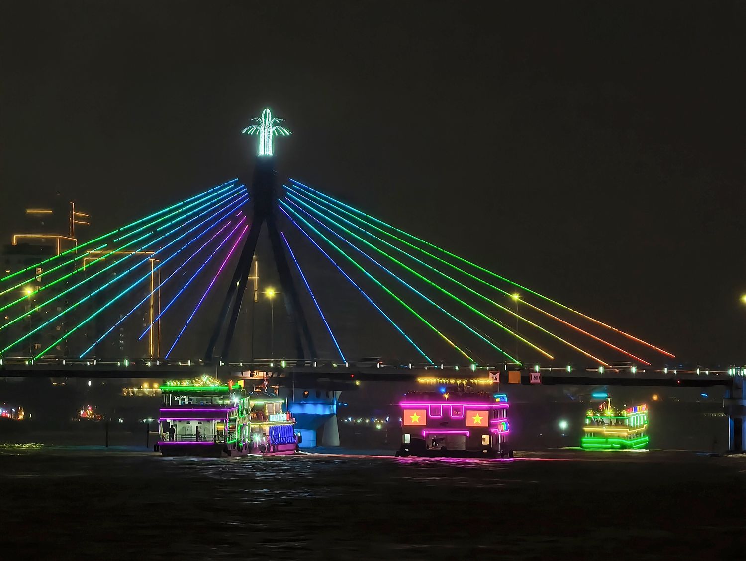 峴港Pseidon漢江遊船|龍橋噴火秀、焗烤龍蝦大餐、船上表演秀,河上浪漫夜晚! @混血珊莎的奇幻旅程 峴港Pseidon漢江遊船|龍橋噴火秀、焗烤龍蝦大餐、船上表演秀,河上浪漫夜晚! @混血珊莎的奇幻旅程
