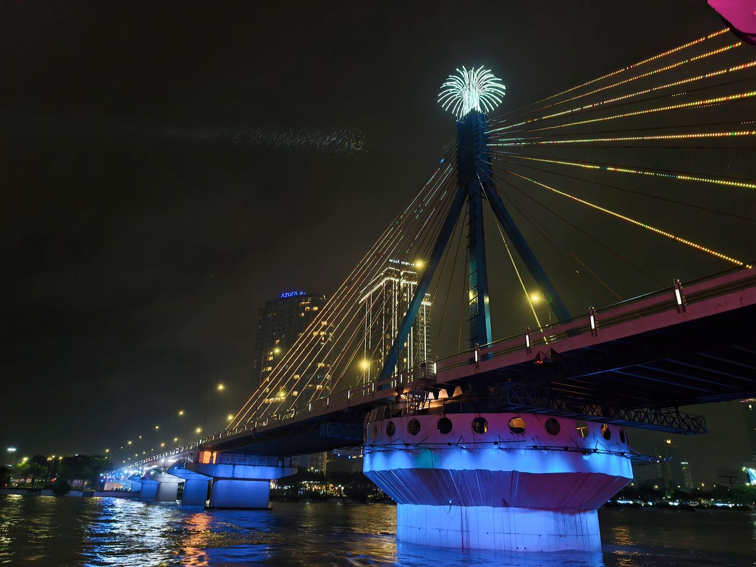 峴港Pseidon漢江遊船｜龍橋噴火秀、焗烤龍蝦大餐、船上表演秀，河上浪漫夜晚! @混血珊莎的奇幻旅程