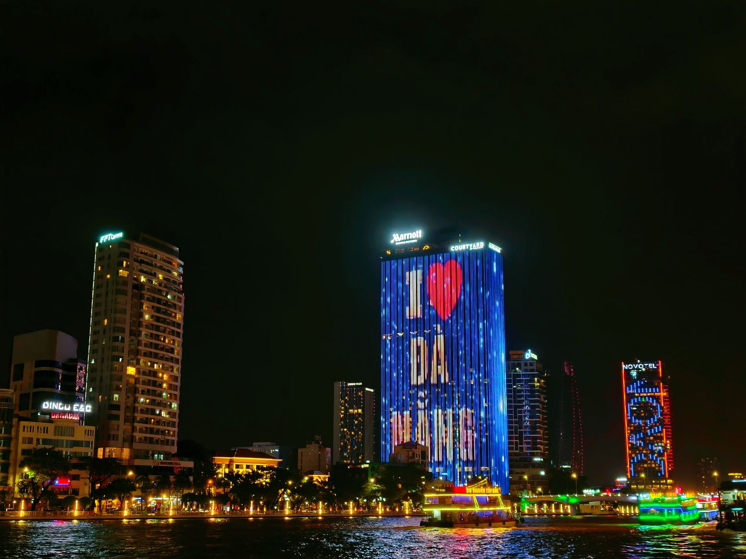 峴港Pseidon漢江遊船|龍橋噴火秀、焗烤龍蝦大餐、船上表演秀,河上浪漫夜晚! @混血珊莎的奇幻旅程 峴港Pseidon漢江遊船|龍橋噴火秀、焗烤龍蝦大餐、船上表演秀,河上浪漫夜晚! @混血珊莎的奇幻旅程