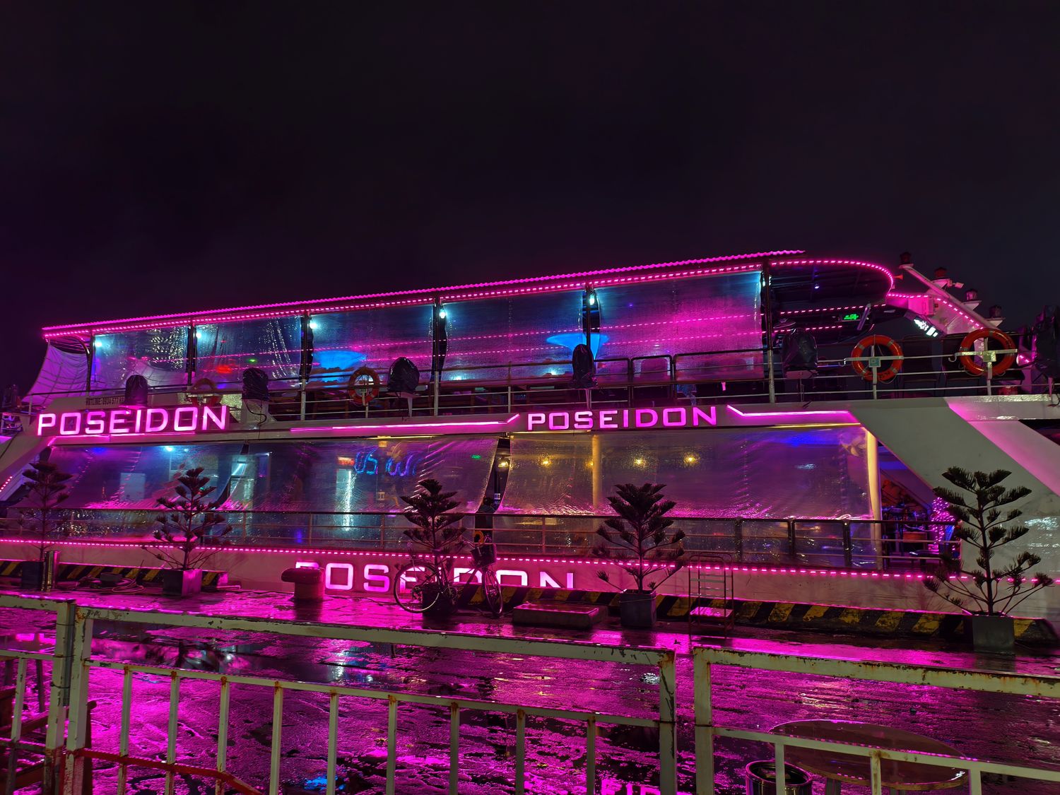 峴港Pseidon漢江遊船|龍橋噴火秀、焗烤龍蝦大餐、船上表演秀,河上浪漫夜晚! @混血珊莎的奇幻旅程 峴港Pseidon漢江遊船|龍橋噴火秀、焗烤龍蝦大餐、船上表演秀,河上浪漫夜晚! @混血珊莎的奇幻旅程