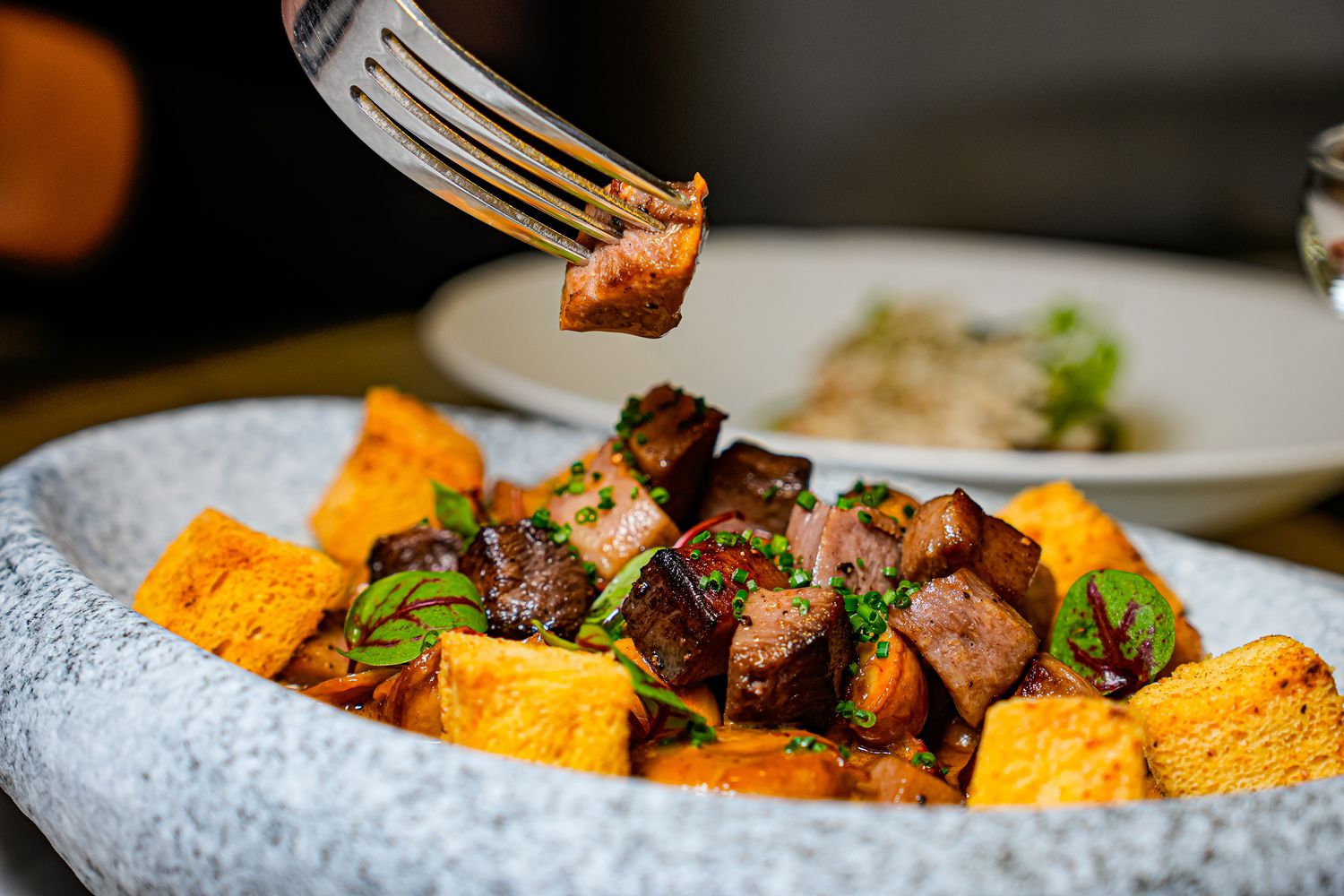 【台北東區餐酒館】緩緩 FABULA｜藏身鬧區的質感約會餐廳、歲末聚餐首選推薦! @混血珊莎的奇幻旅程