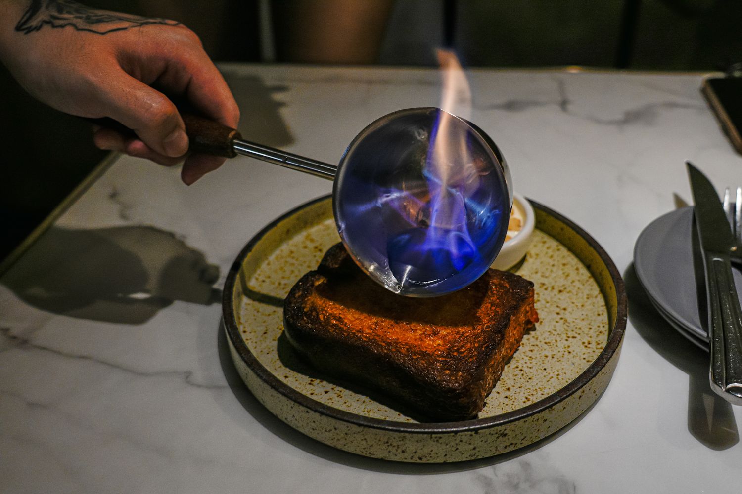 【台北東區餐酒館】緩緩 FABULA｜藏身鬧區的質感約會餐廳、歲末聚餐首選推薦! @混血珊莎的奇幻旅程