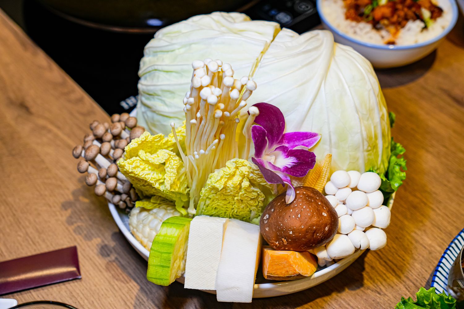 君曜雞湯｜台北信義區神仙系金黃雞湯! 包廂可KTV歡唱、龍蝦海陸饗宴 (近世貿/101) @混血珊莎的奇幻旅程