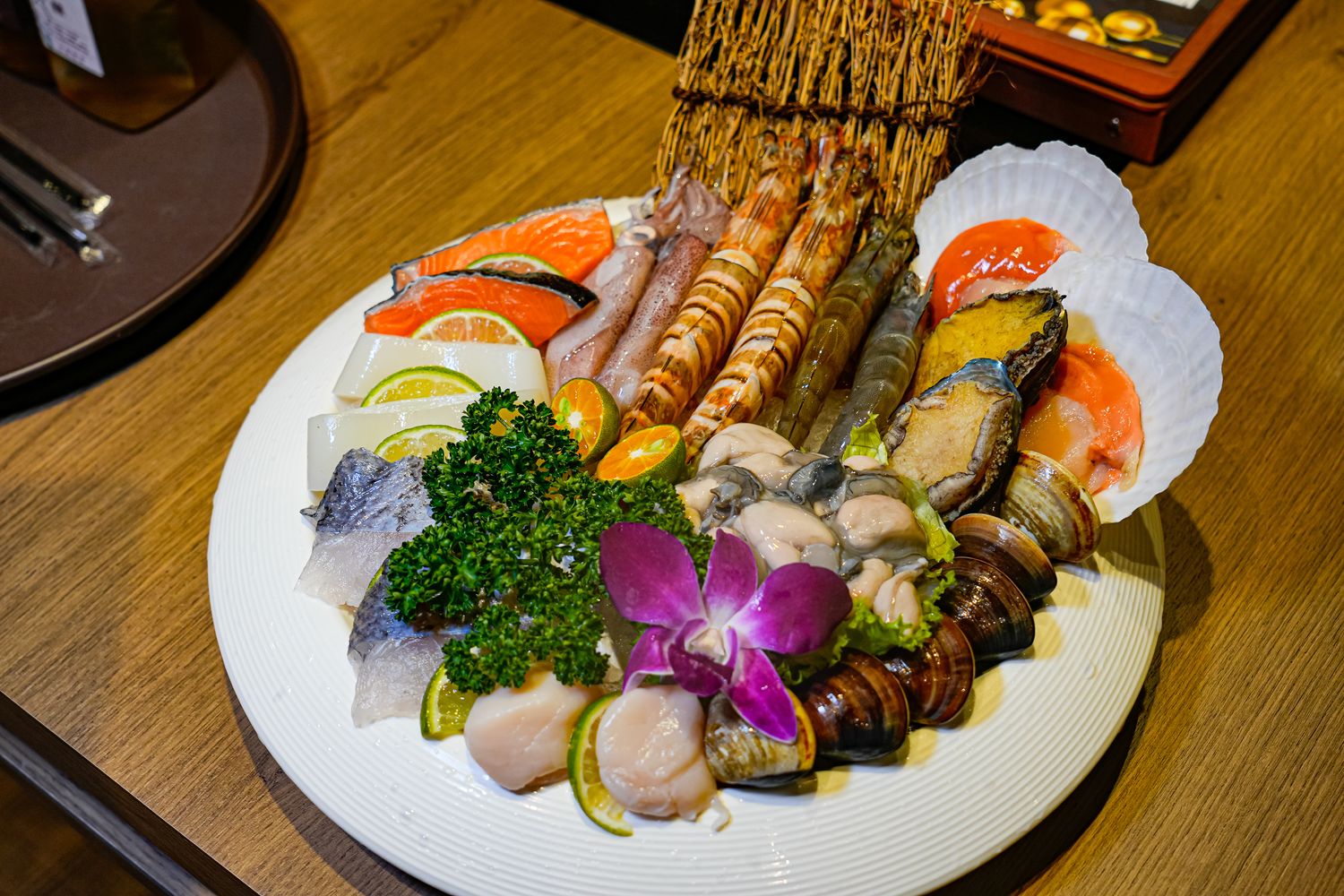 君曜雞湯｜台北信義區神仙系金黃雞湯! 包廂可KTV歡唱、龍蝦海陸饗宴 (近世貿/101) @混血珊莎的奇幻旅程