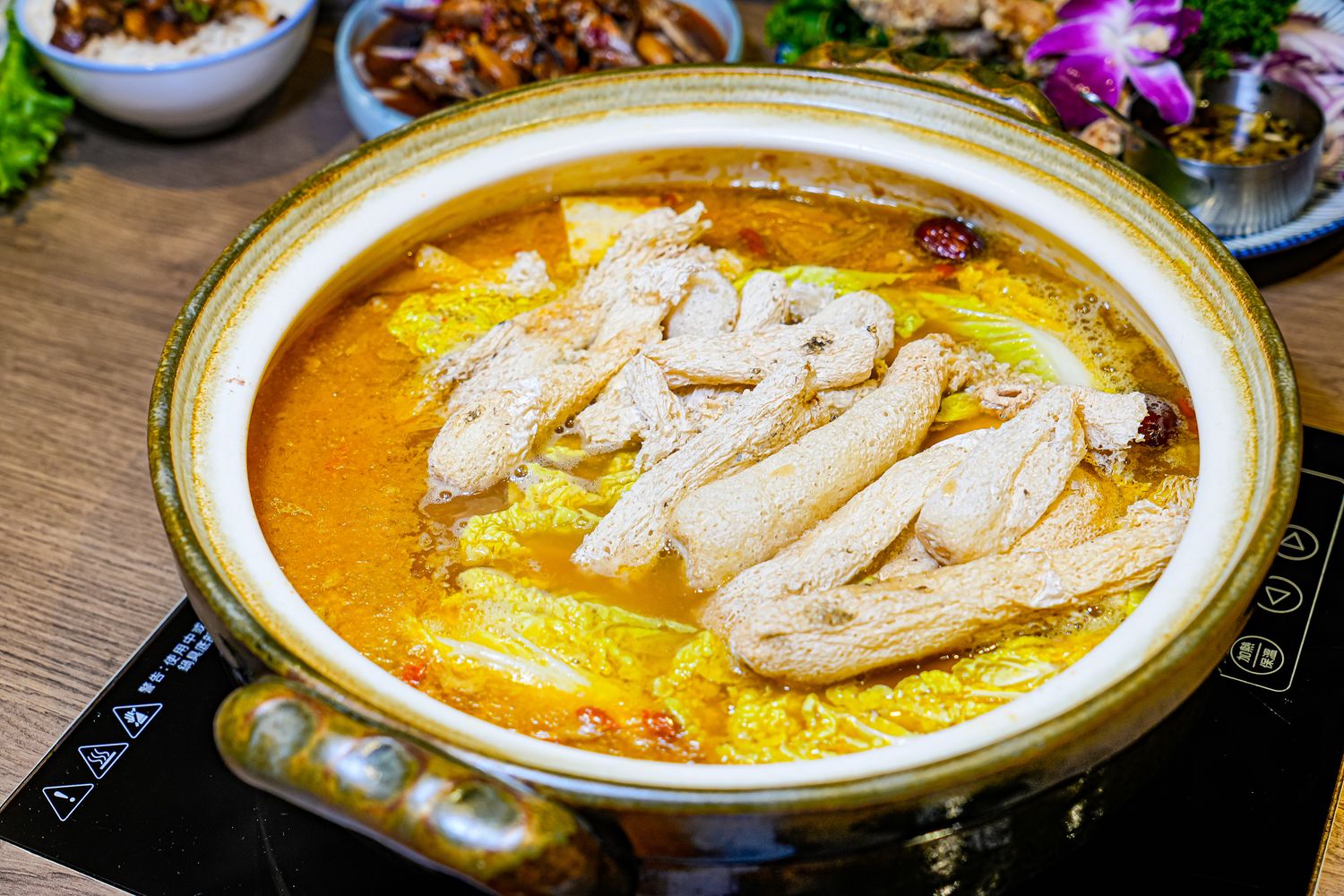 君曜雞湯｜台北信義區神仙系金黃雞湯! 包廂可KTV歡唱、龍蝦海陸饗宴 (近世貿/101) @混血珊莎的奇幻旅程