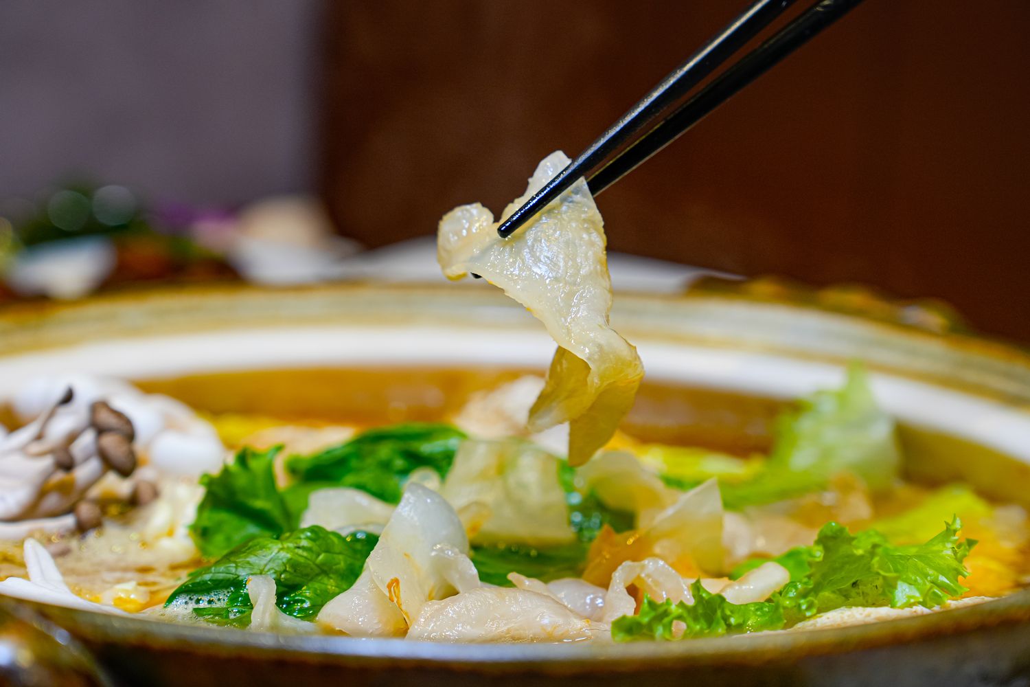 君曜雞湯｜台北信義區神仙系金黃雞湯! 包廂可KTV歡唱、龍蝦海陸饗宴 (近世貿/101) @混血珊莎的奇幻旅程