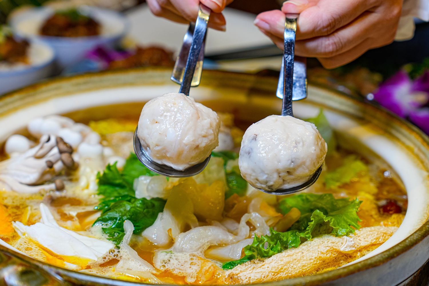 君曜雞湯｜台北信義區神仙系金黃雞湯! 包廂可KTV歡唱、龍蝦海陸饗宴 (近世貿/101) @混血珊莎的奇幻旅程