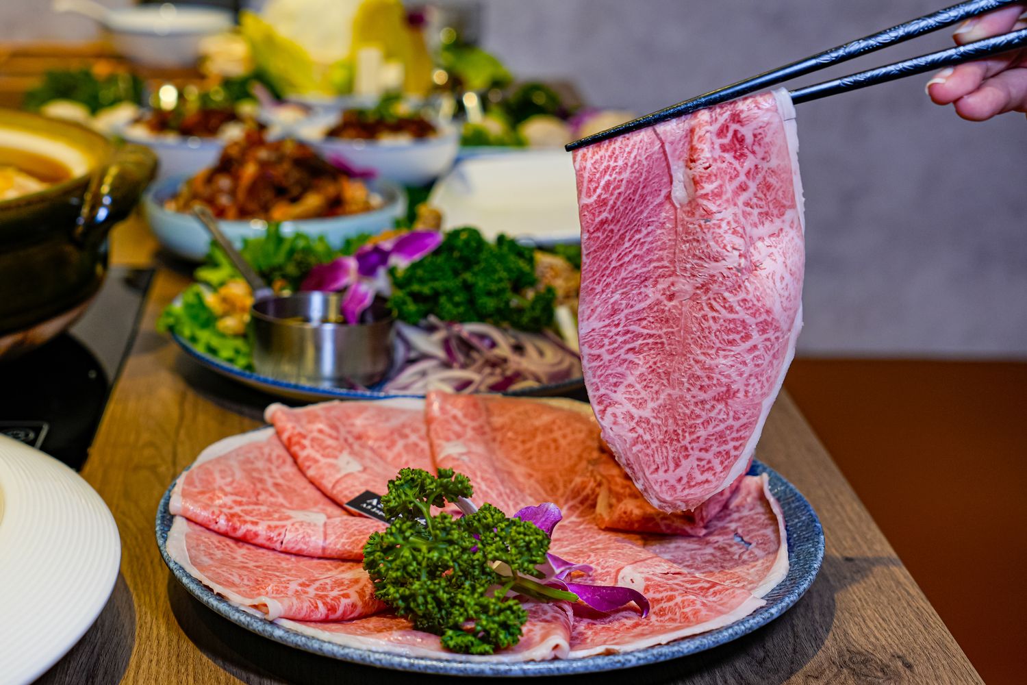 君曜雞湯｜台北信義區神仙系金黃雞湯! 包廂可KTV歡唱、龍蝦海陸饗宴 (近世貿/101) @混血珊莎的奇幻旅程