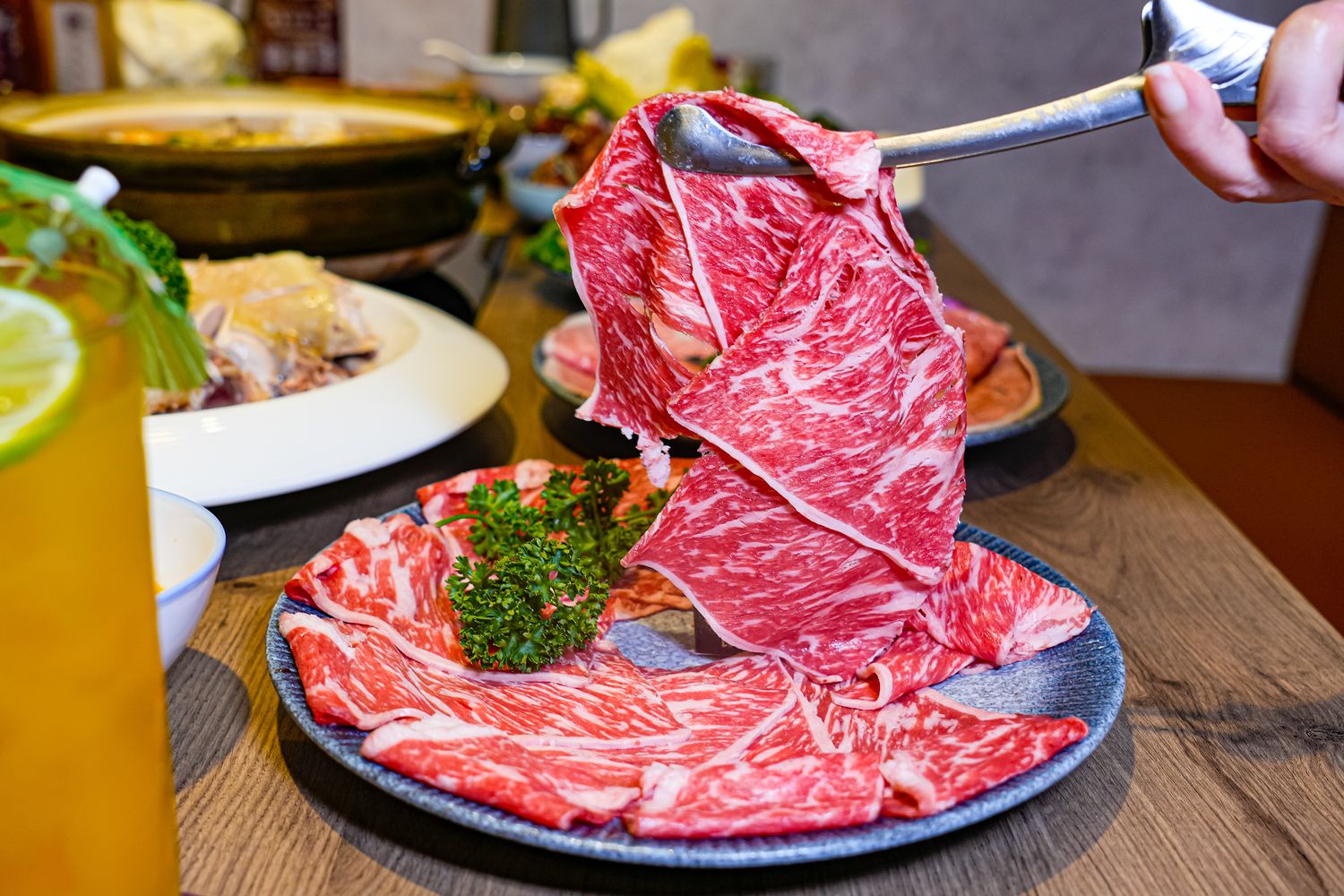 君曜雞湯｜台北信義區神仙系金黃雞湯! 包廂可KTV歡唱、龍蝦海陸饗宴 (近世貿/101) @混血珊莎的奇幻旅程