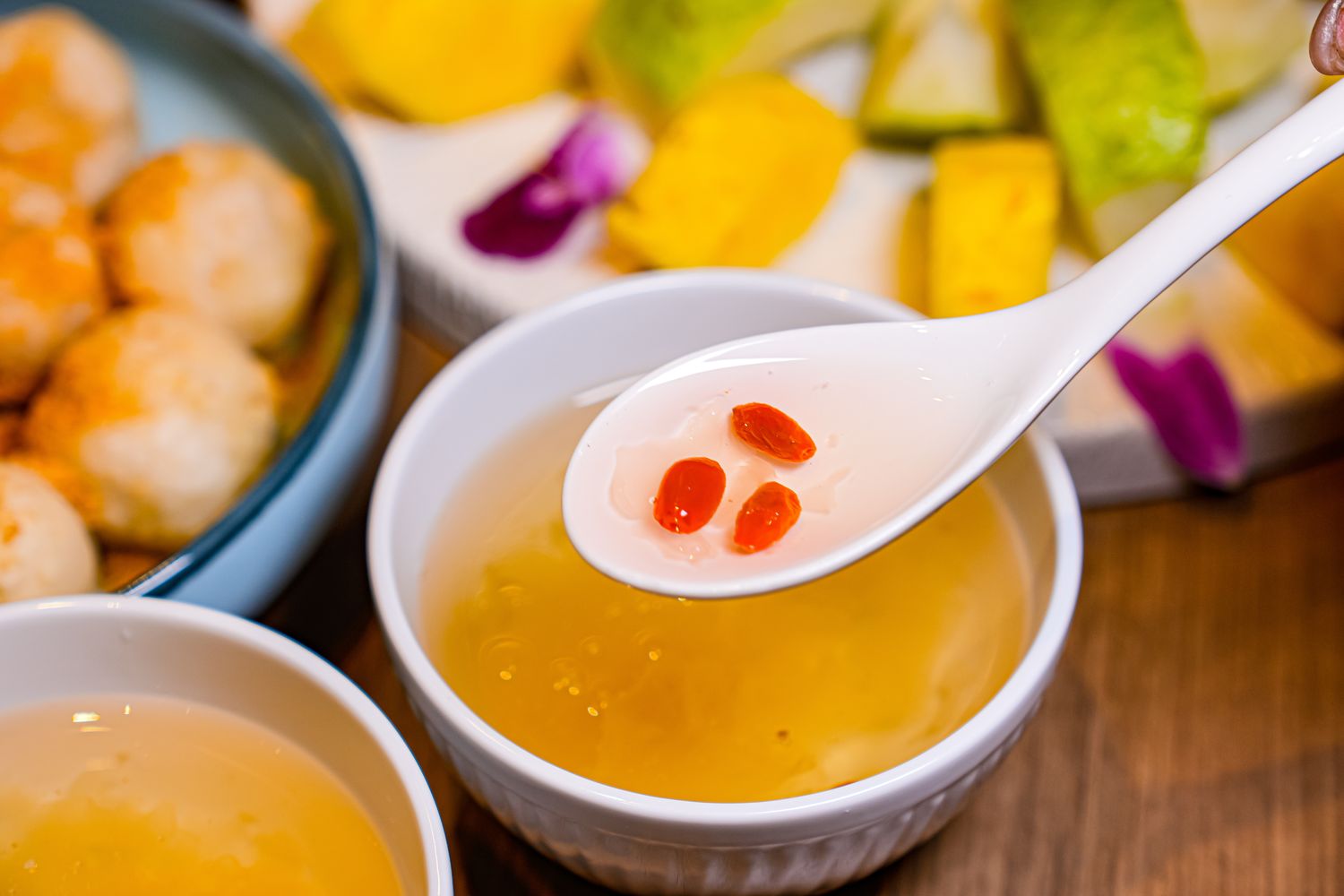 君曜雞湯｜台北信義區神仙系金黃雞湯! 包廂可KTV歡唱、龍蝦海陸饗宴 (近世貿/101) @混血珊莎的奇幻旅程