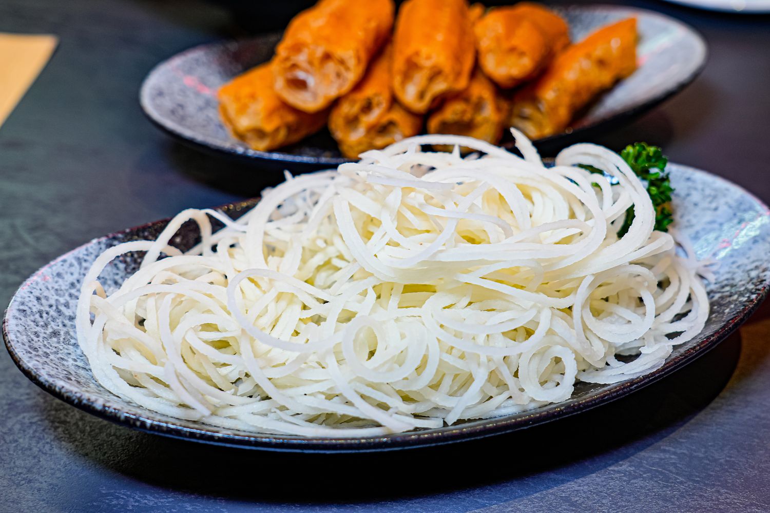 【岩漿火鍋 桃園中正店】極致漢方麻辣湯 x 視覺系火焰炙燒豬,藝文特區宵夜聚餐新地標! @混血珊莎的奇幻旅程 【岩漿火鍋 桃園中正店】極致漢方麻辣湯 x 視覺系火焰炙燒豬,藝文特區宵夜聚餐新地標! @混血珊莎的奇幻旅程