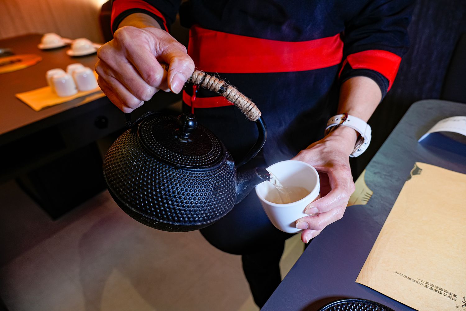 【岩漿火鍋 桃園中正店】極致漢方麻辣湯 x 視覺系火焰炙燒豬,藝文特區宵夜聚餐新地標! @混血珊莎的奇幻旅程 【岩漿火鍋 桃園中正店】極致漢方麻辣湯 x 視覺系火焰炙燒豬,藝文特區宵夜聚餐新地標! @混血珊莎的奇幻旅程