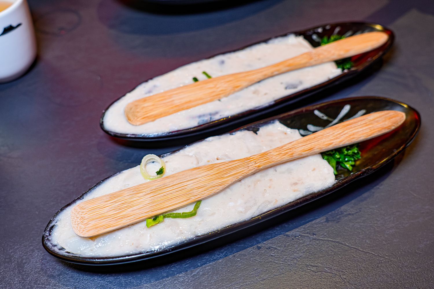 【岩漿火鍋 桃園中正店】極致漢方麻辣湯 x 視覺系火焰炙燒豬,藝文特區宵夜聚餐新地標! @混血珊莎的奇幻旅程 【岩漿火鍋 桃園中正店】極致漢方麻辣湯 x 視覺系火焰炙燒豬,藝文特區宵夜聚餐新地標! @混血珊莎的奇幻旅程