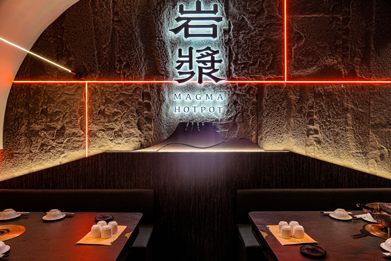 【岩漿火鍋 桃園中正店】極致漢方麻辣湯 x 視覺系火焰炙燒豬,藝文特區宵夜聚餐新地標! @混血珊莎的奇幻旅程 【岩漿火鍋 桃園中正店】極致漢方麻辣湯 x 視覺系火焰炙燒豬,藝文特區宵夜聚餐新地標! @混血珊莎的奇幻旅程