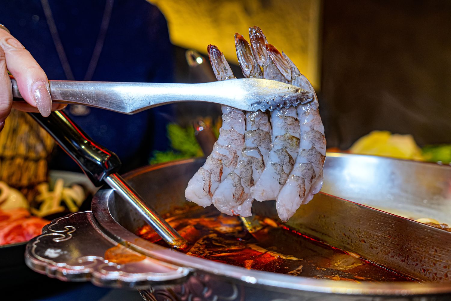【岩漿火鍋 桃園中正店】極致漢方麻辣湯 x 視覺系火焰炙燒豬,藝文特區宵夜聚餐新地標! @混血珊莎的奇幻旅程 【岩漿火鍋 桃園中正店】極致漢方麻辣湯 x 視覺系火焰炙燒豬,藝文特區宵夜聚餐新地標! @混血珊莎的奇幻旅程