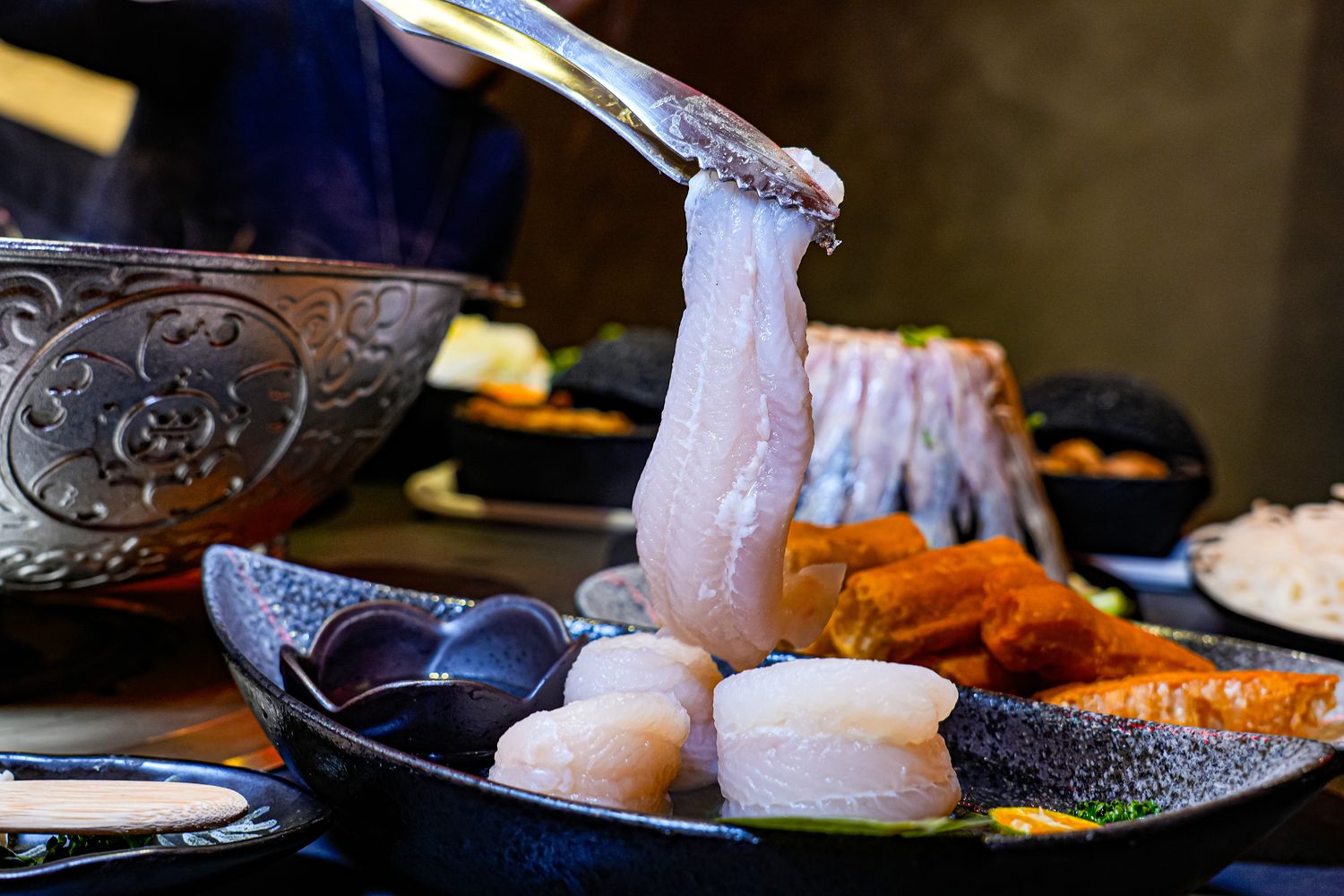 【岩漿火鍋 桃園中正店】極致漢方麻辣湯 x 視覺系火焰炙燒豬,藝文特區宵夜聚餐新地標! @混血珊莎的奇幻旅程 【岩漿火鍋 桃園中正店】極致漢方麻辣湯 x 視覺系火焰炙燒豬,藝文特區宵夜聚餐新地標! @混血珊莎的奇幻旅程