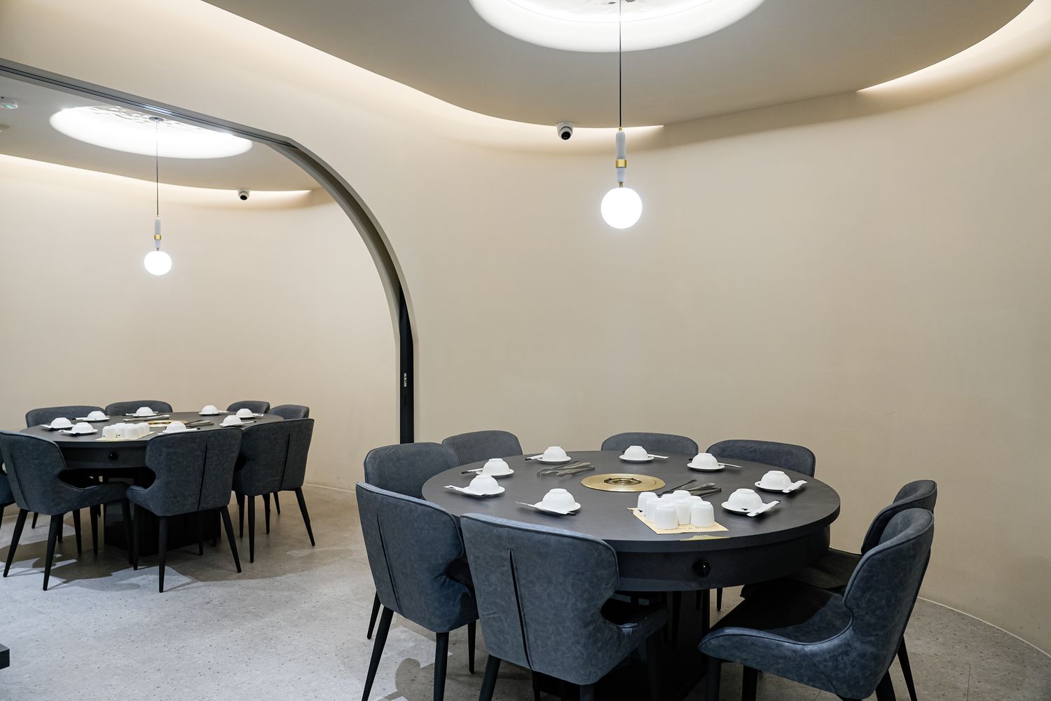 【岩漿火鍋 桃園中正店】極致漢方麻辣湯 x 視覺系火焰炙燒豬,藝文特區宵夜聚餐新地標! @混血珊莎的奇幻旅程 【岩漿火鍋 桃園中正店】極致漢方麻辣湯 x 視覺系火焰炙燒豬,藝文特區宵夜聚餐新地標! @混血珊莎的奇幻旅程