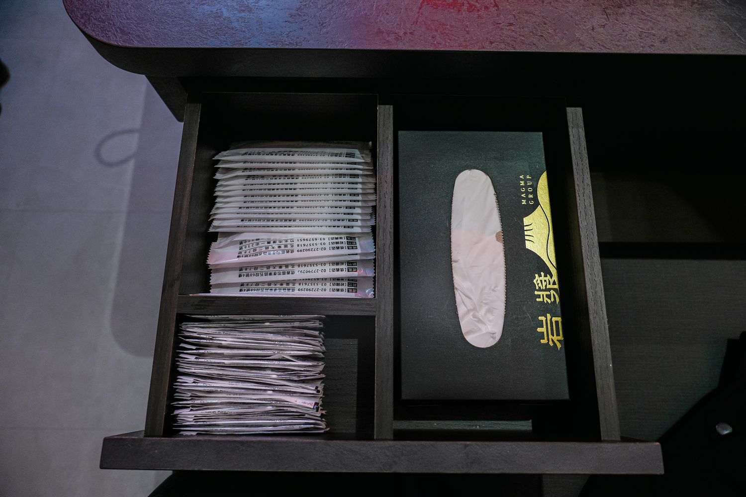 【岩漿火鍋 桃園中正店】極致漢方麻辣湯 x 視覺系火焰炙燒豬,藝文特區宵夜聚餐新地標! @混血珊莎的奇幻旅程 【岩漿火鍋 桃園中正店】極致漢方麻辣湯 x 視覺系火焰炙燒豬,藝文特區宵夜聚餐新地標! @混血珊莎的奇幻旅程