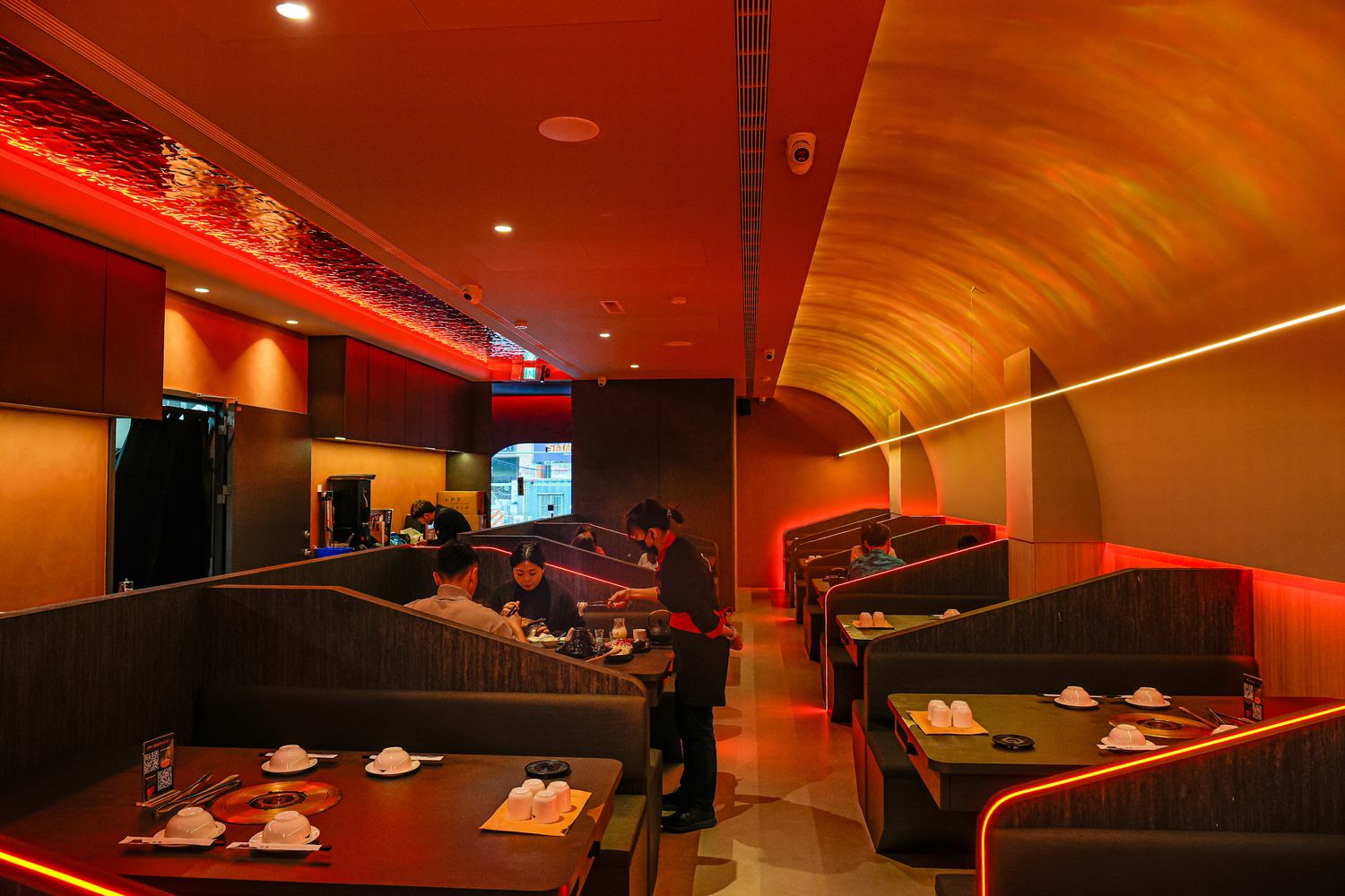 【岩漿火鍋 桃園中正店】極致漢方麻辣湯 x 視覺系火焰炙燒豬,藝文特區宵夜聚餐新地標! @混血珊莎的奇幻旅程 【岩漿火鍋 桃園中正店】極致漢方麻辣湯 x 視覺系火焰炙燒豬,藝文特區宵夜聚餐新地標! @混血珊莎的奇幻旅程