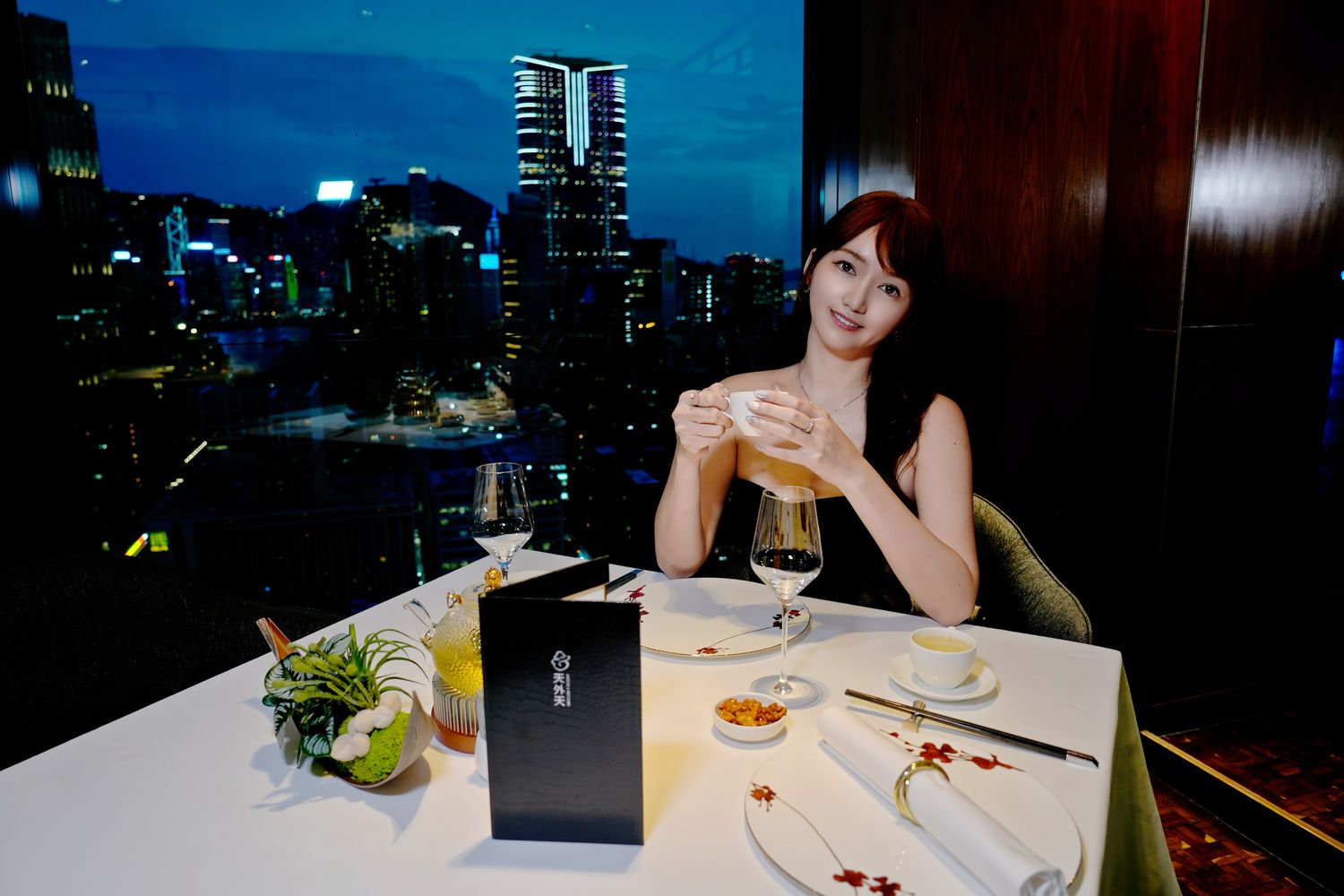 香港美食|天外天 Above & Beyond：唯港薈28樓無敵維港天際線，約會慶生必去頂級中餐廳! @混血珊莎的奇幻旅程