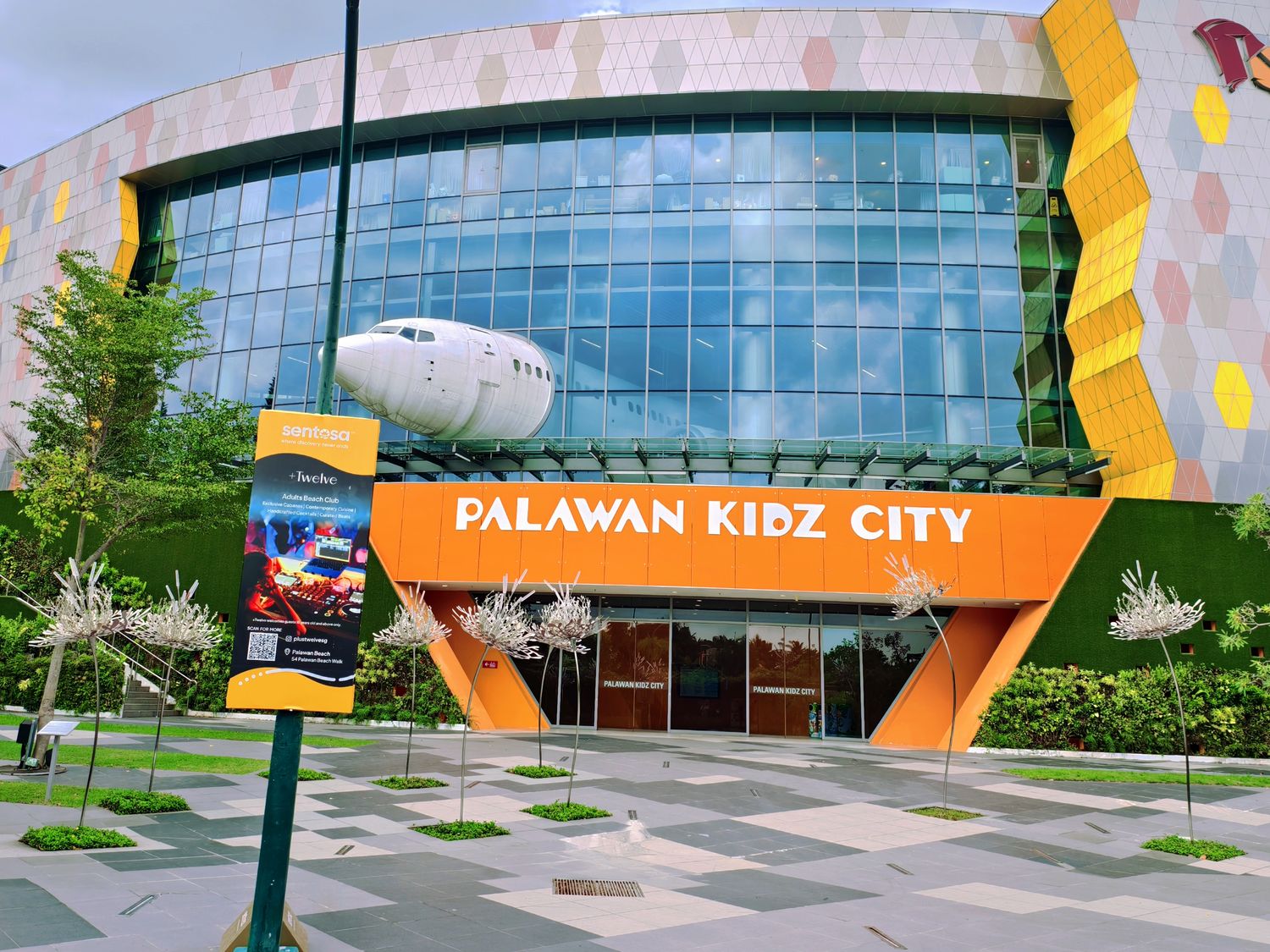 新加坡聖淘沙必去|1-Altitude Coast Rooftop Bar 絕美高空酒吧,躺在泳池畔喝調酒、此生必看夕陽美景! @混血珊莎的奇幻旅程 新加坡聖淘沙必去|1-Altitude Coast Rooftop Bar 絕美高空酒吧,躺在泳池畔喝調酒、此生必看夕陽美景! @混血珊莎的奇幻旅程