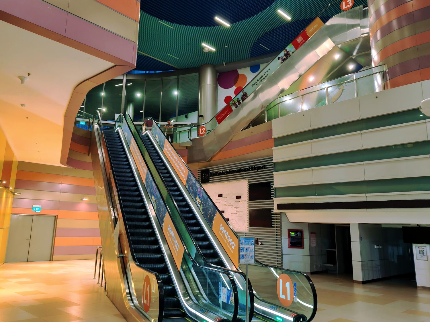 新加坡聖淘沙必去|1-Altitude Coast Rooftop Bar 絕美高空酒吧,躺在泳池畔喝調酒、此生必看夕陽美景! @混血珊莎的奇幻旅程 新加坡聖淘沙必去|1-Altitude Coast Rooftop Bar 絕美高空酒吧,躺在泳池畔喝調酒、此生必看夕陽美景! @混血珊莎的奇幻旅程