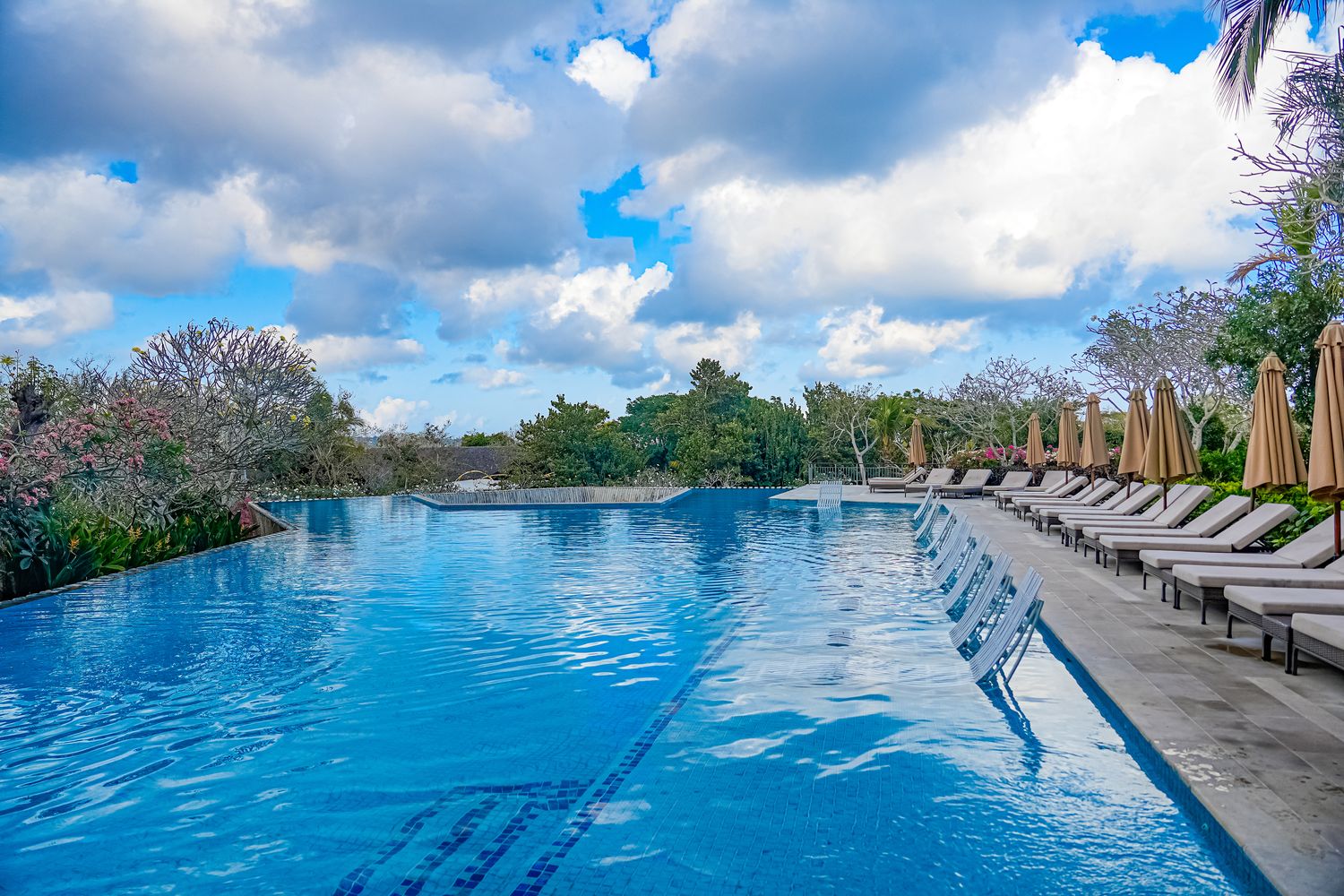 【2026峇里島住宿推薦】AYANA Resort Bali 開箱全攻略:RIMBA海景房、Rock Bar 岩石酒吧、餐廳泳池博物館一次看! @混血珊莎的奇幻旅程 【2026峇里島住宿推薦】AYANA Resort Bali 開箱全攻略:RIMBA海景房、Rock Bar 岩石酒吧、餐廳泳池博物館一次看! @混血珊莎的奇幻旅程