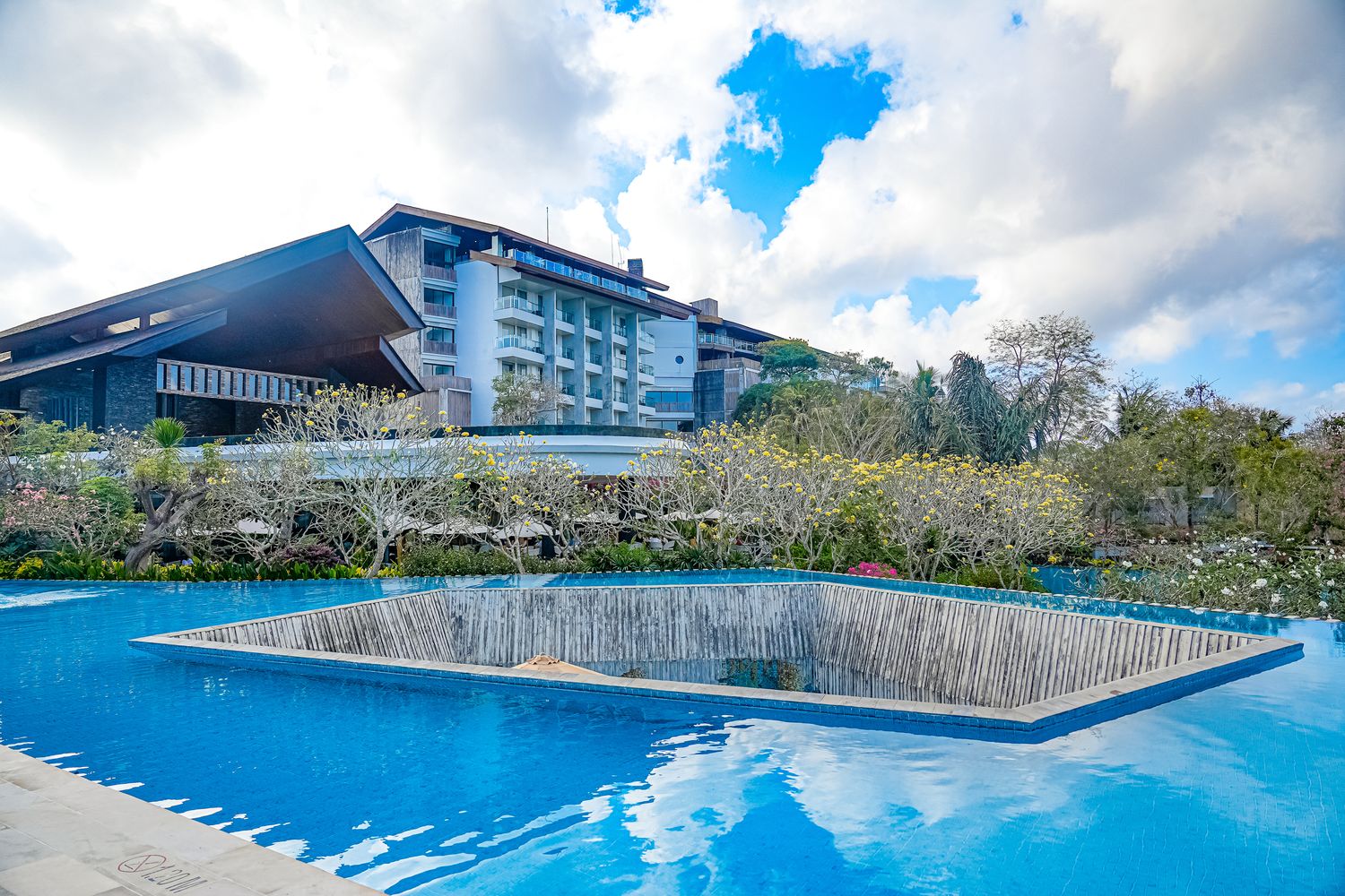 【2026峇里島住宿推薦】AYANA Resort Bali 開箱全攻略:RIMBA海景房、Rock Bar 岩石酒吧、餐廳泳池博物館一次看! @混血珊莎的奇幻旅程 【2026峇里島住宿推薦】AYANA Resort Bali 開箱全攻略:RIMBA海景房、Rock Bar 岩石酒吧、餐廳泳池博物館一次看! @混血珊莎的奇幻旅程