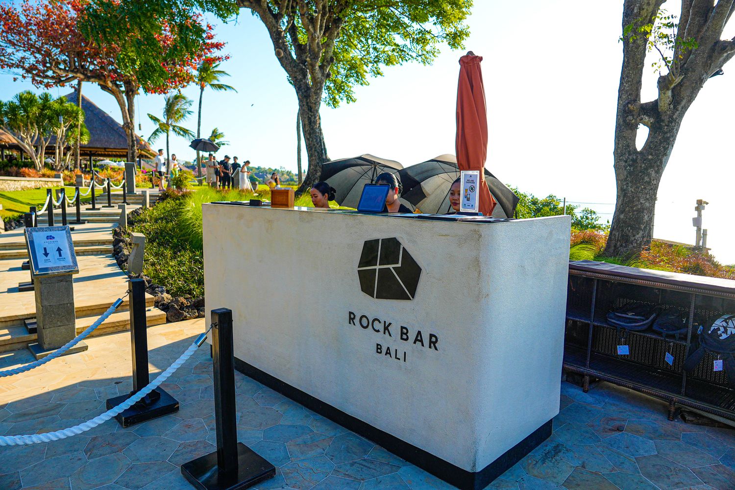 【峇里島自由行必去景點】AYANA 岩石酒吧 Rock Bar :CNN評選全球最佳夕陽,懸崖無敵海景! @混血珊莎的奇幻旅程 【峇里島自由行必去景點】AYANA 岩石酒吧 Rock Bar :CNN評選全球最佳夕陽,懸崖無敵海景! @混血珊莎的奇幻旅程