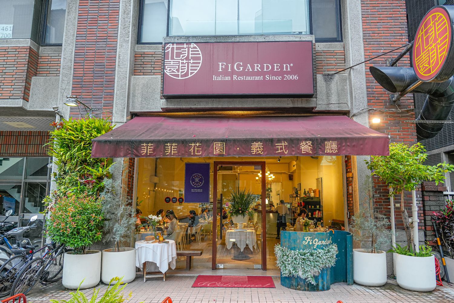 【台中義大利餐廳推薦】菲菲花園義式餐廳:西屯區約會與慶生首選,四人排餐買三送一! @混血珊莎的奇幻旅程 【台中義大利餐廳推薦】菲菲花園義式餐廳:西屯區約會與慶生首選,四人排餐買三送一! @混血珊莎的奇幻旅程