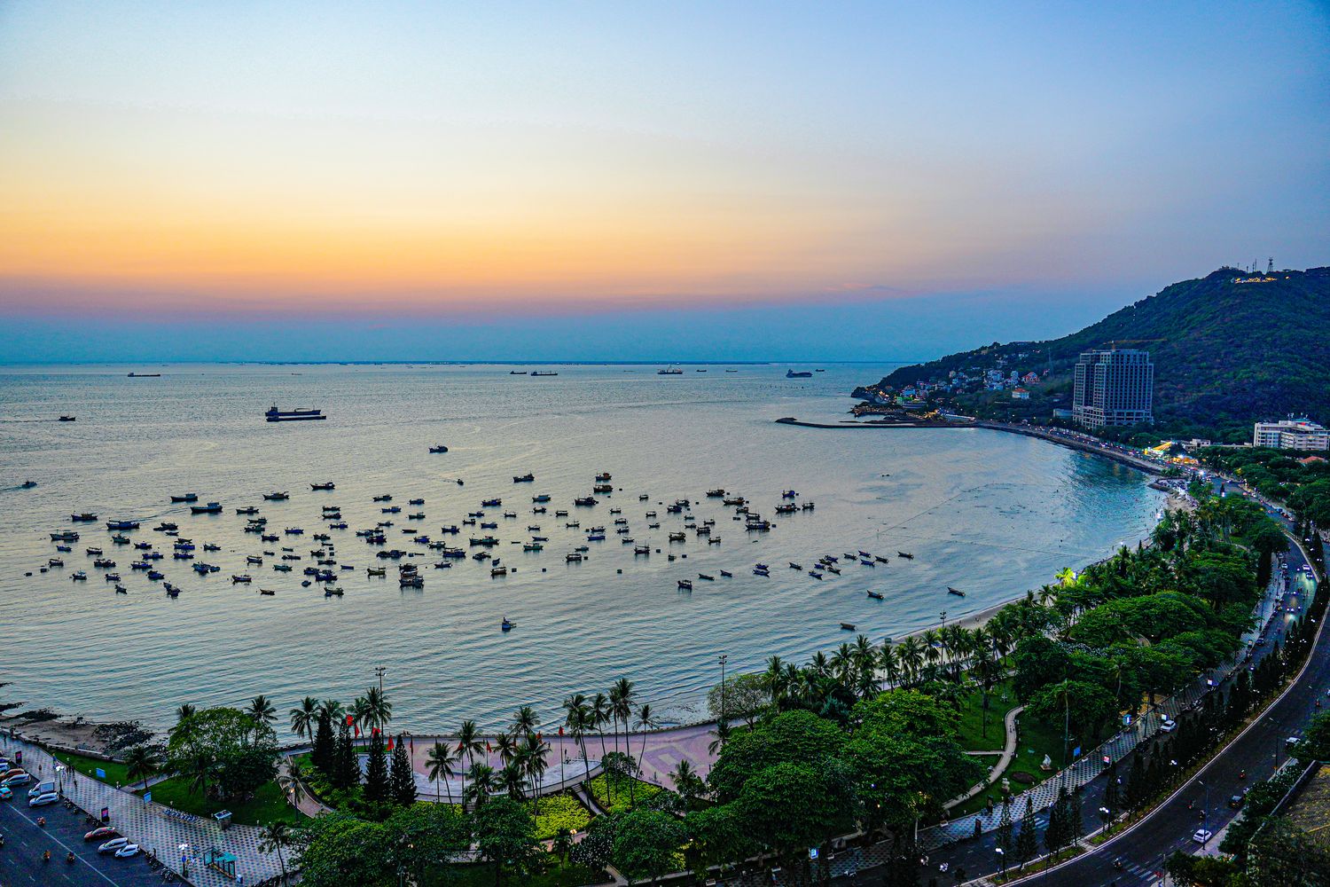 越南頭頓住宿推薦 Fusion Suites Vung Tau|絕美頂樓無邊際泳池，胡志明近郊海景渡假天堂! @混血珊莎的奇幻旅程