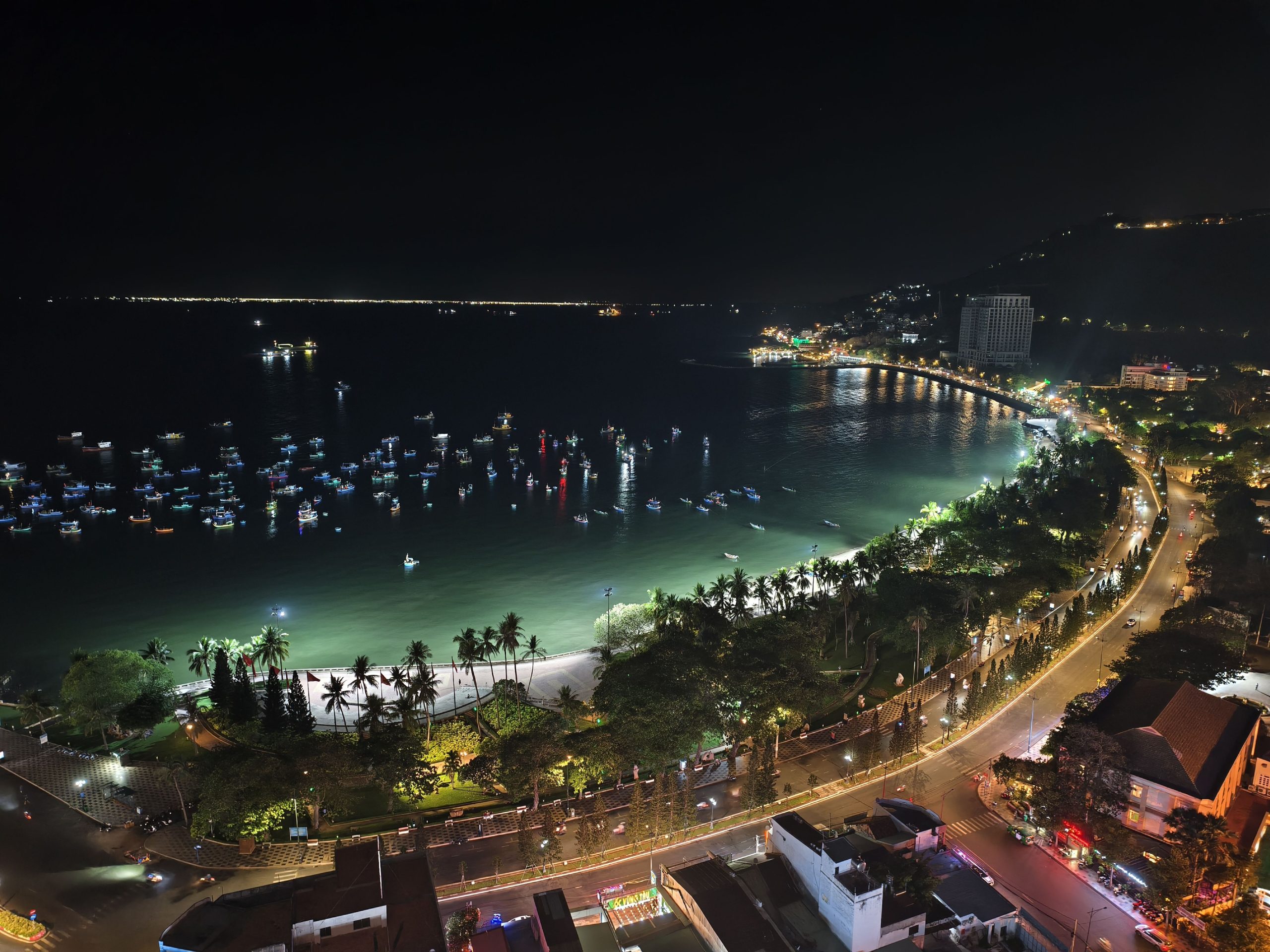 越南頭頓住宿推薦 Fusion Suites Vung Tau|絕美頂樓無邊際泳池，胡志明近郊海景渡假天堂! @混血珊莎的奇幻旅程