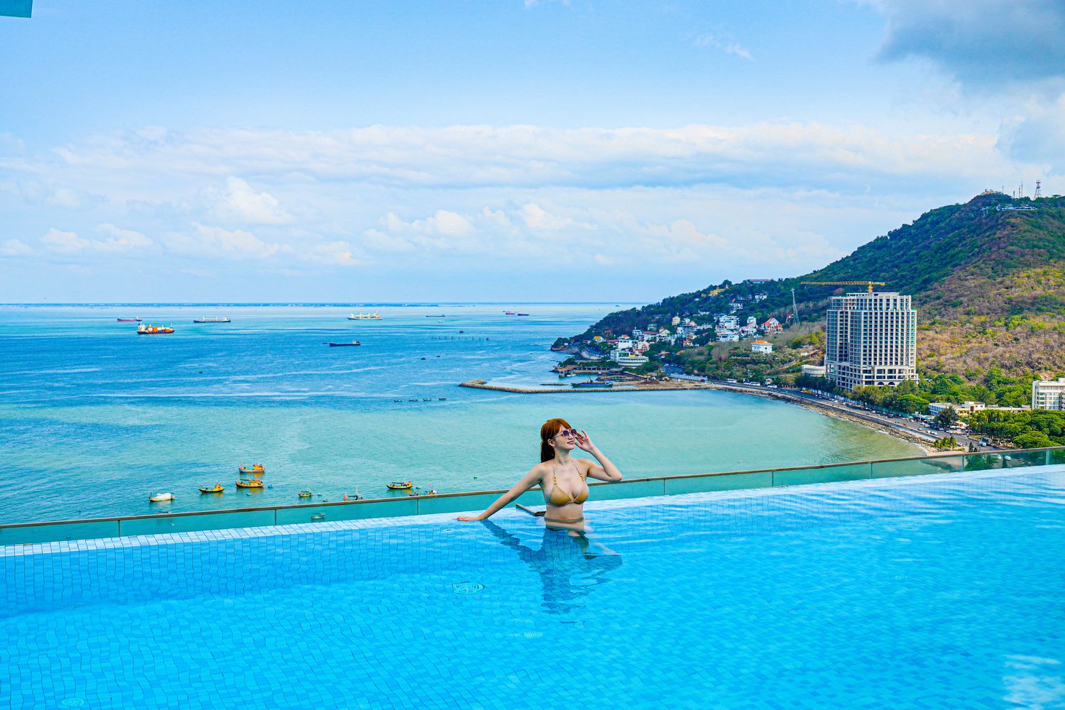 越南頭頓住宿推薦 Fusion Suites Vung Tau|絕美頂樓無邊際泳池，胡志明近郊海景渡假天堂! @混血珊莎的奇幻旅程