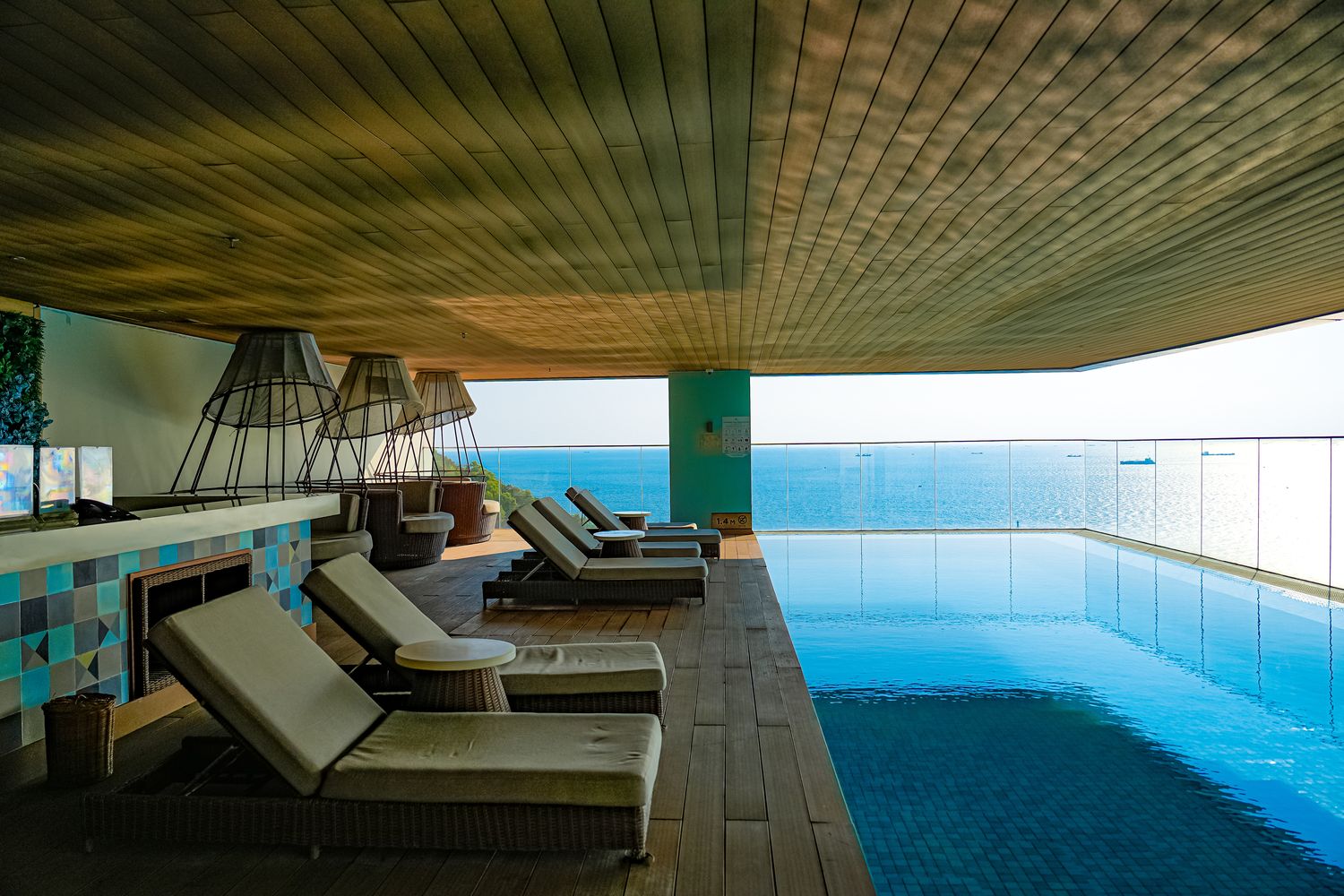 越南頭頓住宿推薦 Fusion Suites Vung Tau|絕美頂樓無邊際泳池，胡志明近郊海景渡假天堂! @混血珊莎的奇幻旅程