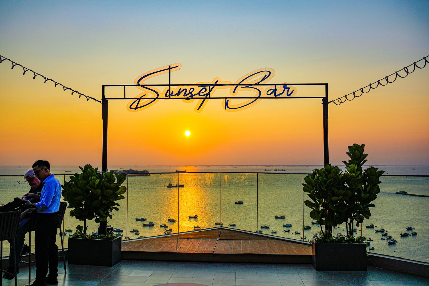 越南頭頓住宿推薦 Fusion Suites Vung Tau|絕美頂樓無邊際泳池，胡志明近郊海景渡假天堂! @混血珊莎的奇幻旅程