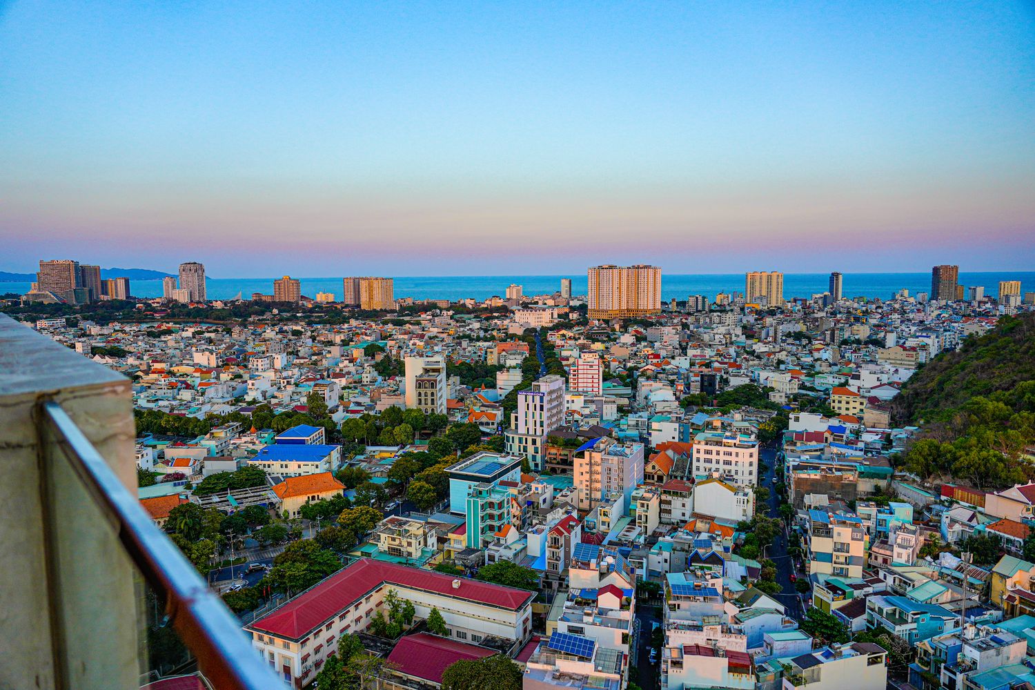 越南頭頓住宿推薦 Fusion Suites Vung Tau|絕美頂樓無邊際泳池，胡志明近郊海景渡假天堂! @混血珊莎的奇幻旅程