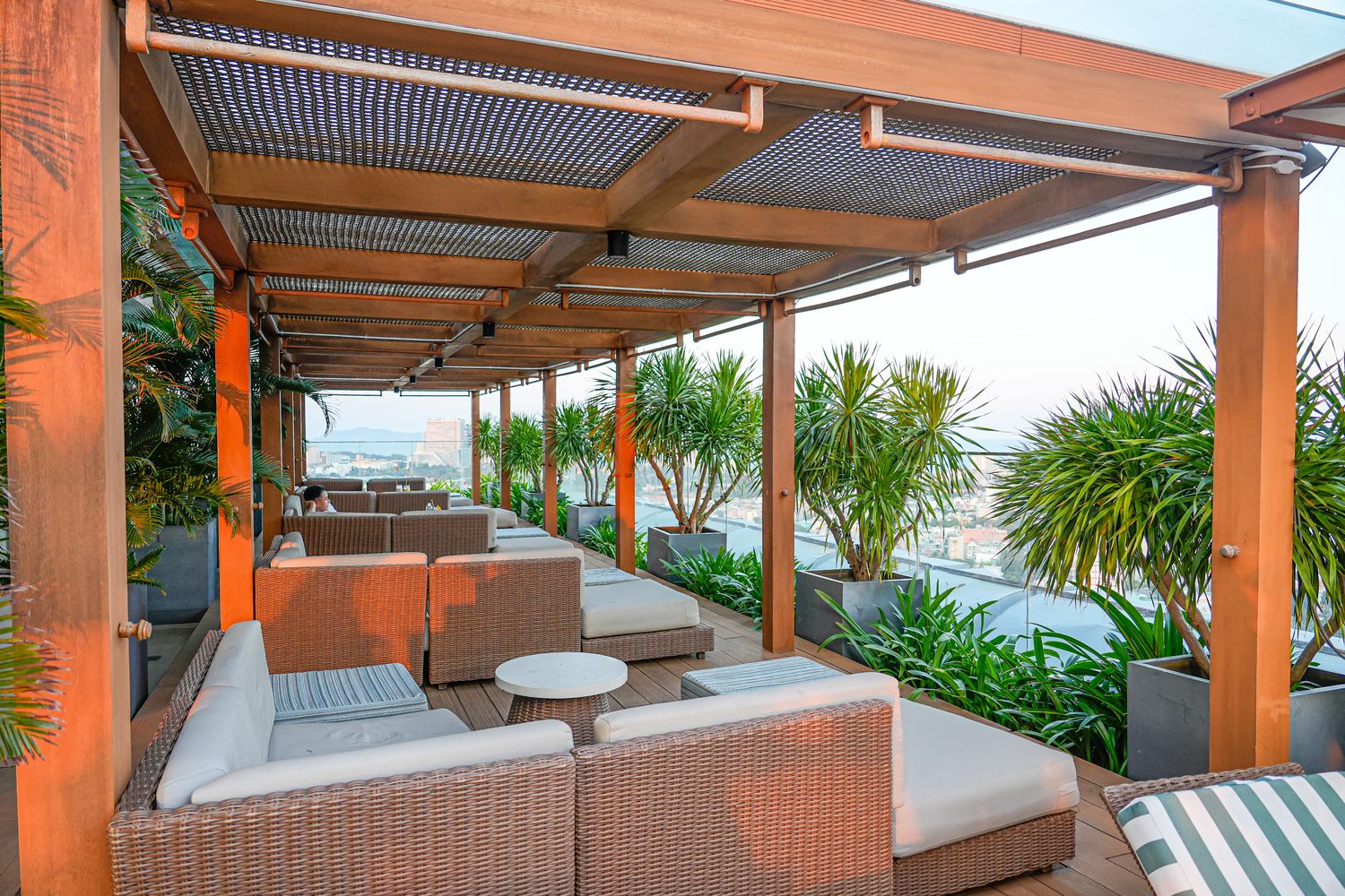 越南頭頓住宿推薦 Fusion Suites Vung Tau|絕美頂樓無邊際泳池，胡志明近郊海景渡假天堂! @混血珊莎的奇幻旅程