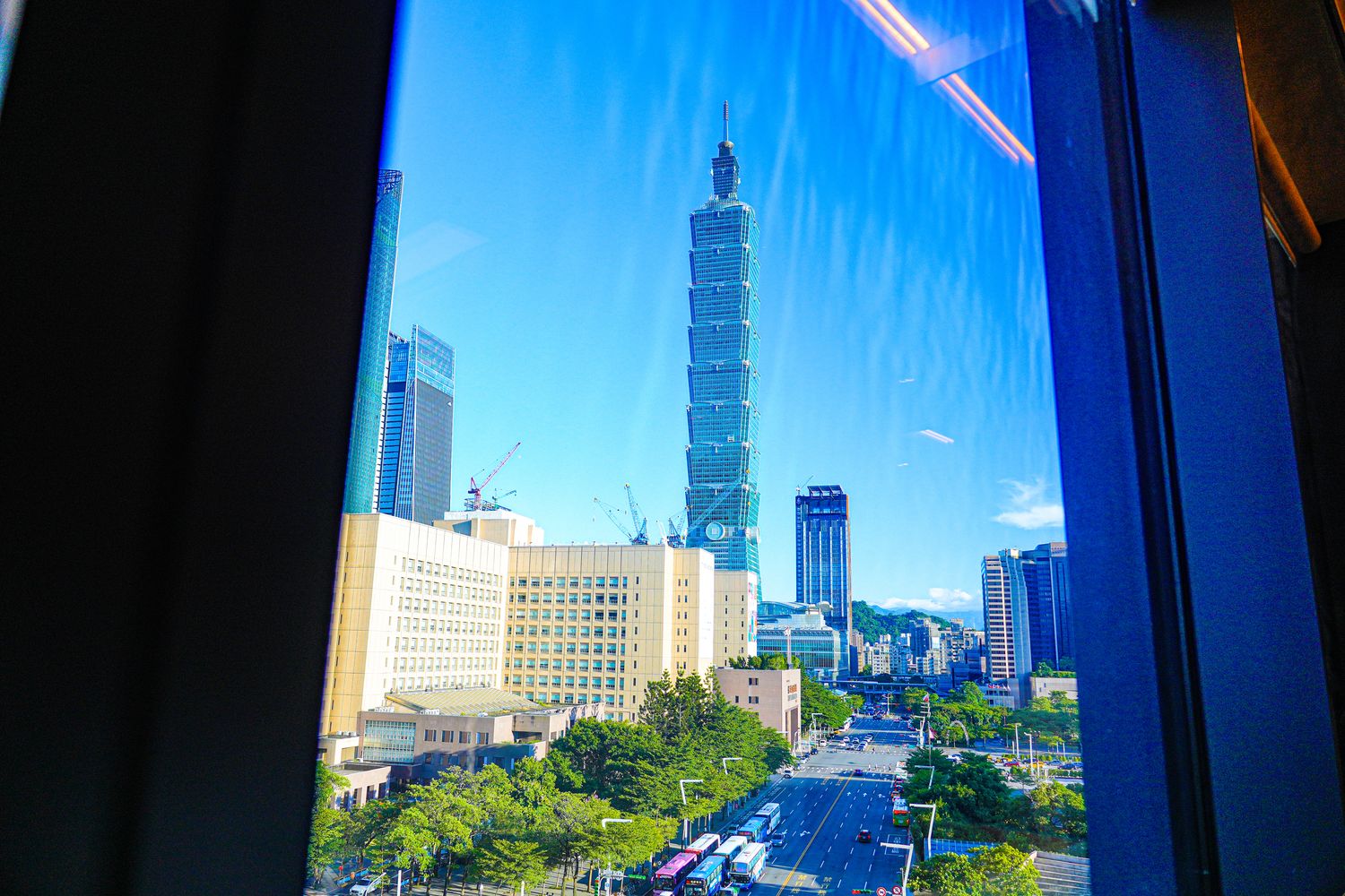 【瀚寓酒店 Hanns House】躺在床上看101!台北信義區絕美景觀住宿,跨年煙火首選! @混血珊莎的奇幻旅程 【瀚寓酒店 Hanns House】躺在床上看101!台北信義區絕美景觀住宿,跨年煙火首選! @混血珊莎的奇幻旅程