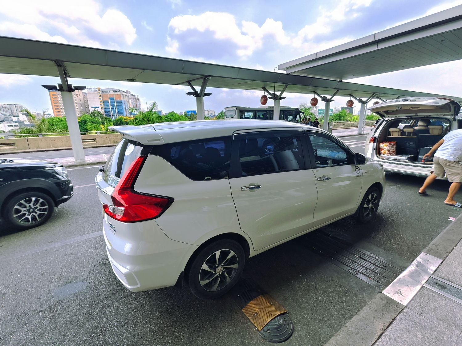 【越南自由行】胡志明機場到頭頓私人接送評價，包車交通全攻略，免搬行李超輕鬆! @混血珊莎的奇幻旅程