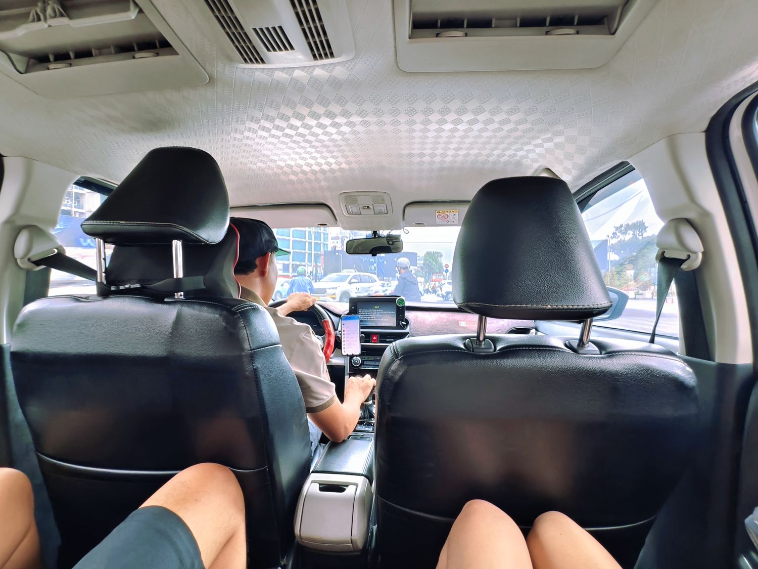 【越南自由行】胡志明機場到頭頓私人接送評價，包車交通全攻略，免搬行李超輕鬆! @混血珊莎的奇幻旅程