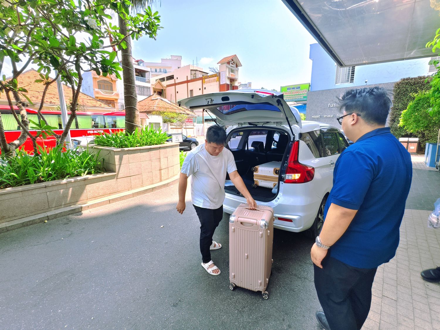 【越南自由行】胡志明機場到頭頓私人接送評價，包車交通全攻略，免搬行李超輕鬆! @混血珊莎的奇幻旅程