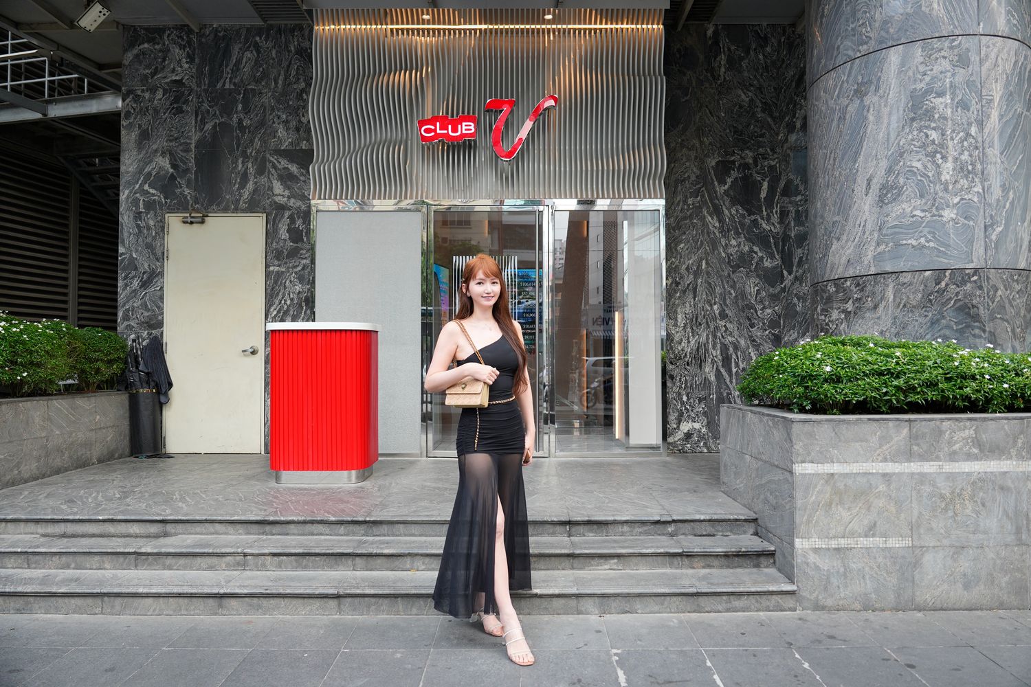 【胡志明夜生活推薦】五星飯店結合牛排饗宴與娛樂賭場，Club V 一站式沉浸放鬆之旅! @混血珊莎的奇幻旅程