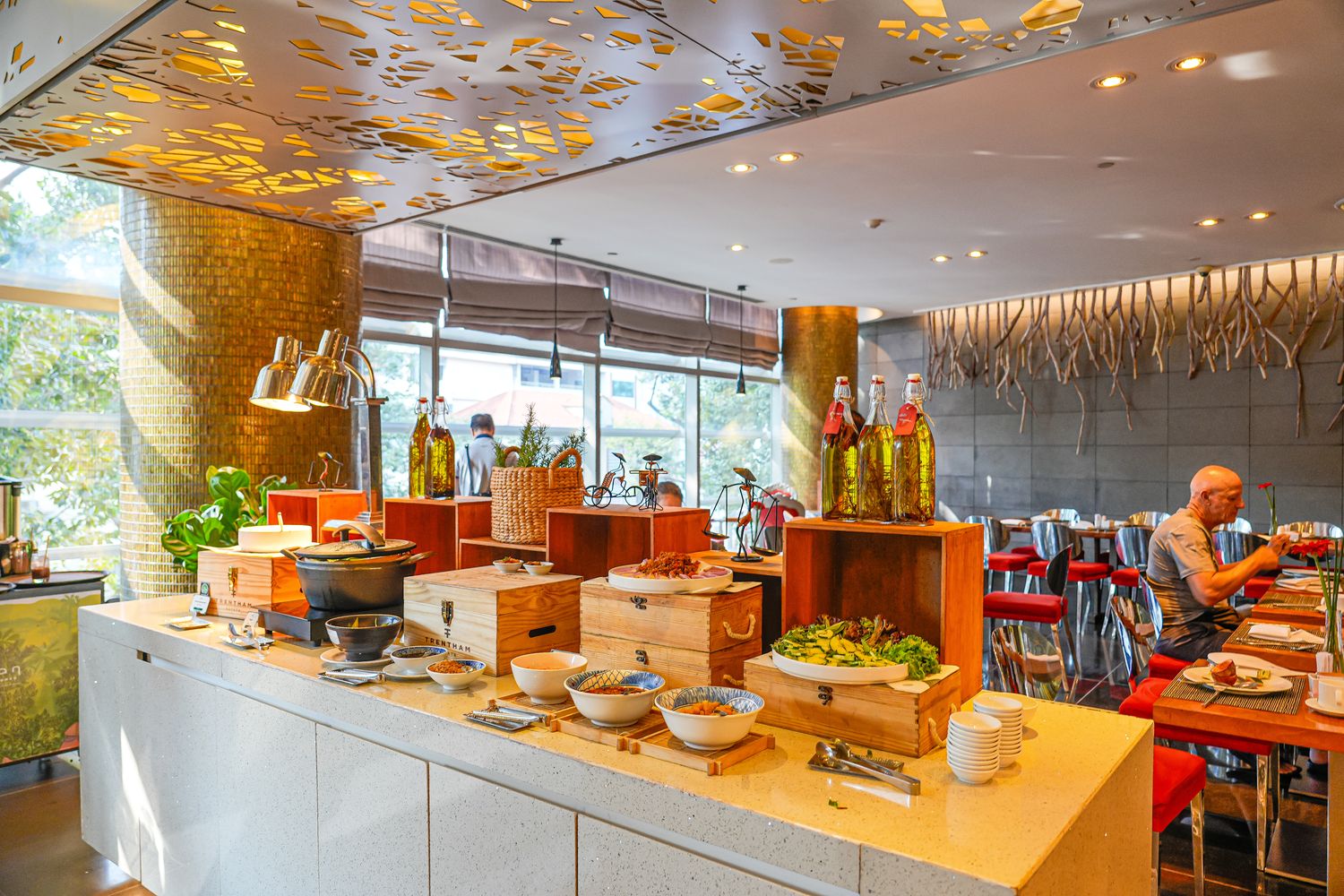 【胡志明夜生活推薦】五星飯店結合牛排饗宴與娛樂賭場，Club V 一站式沉浸放鬆之旅! @混血珊莎的奇幻旅程