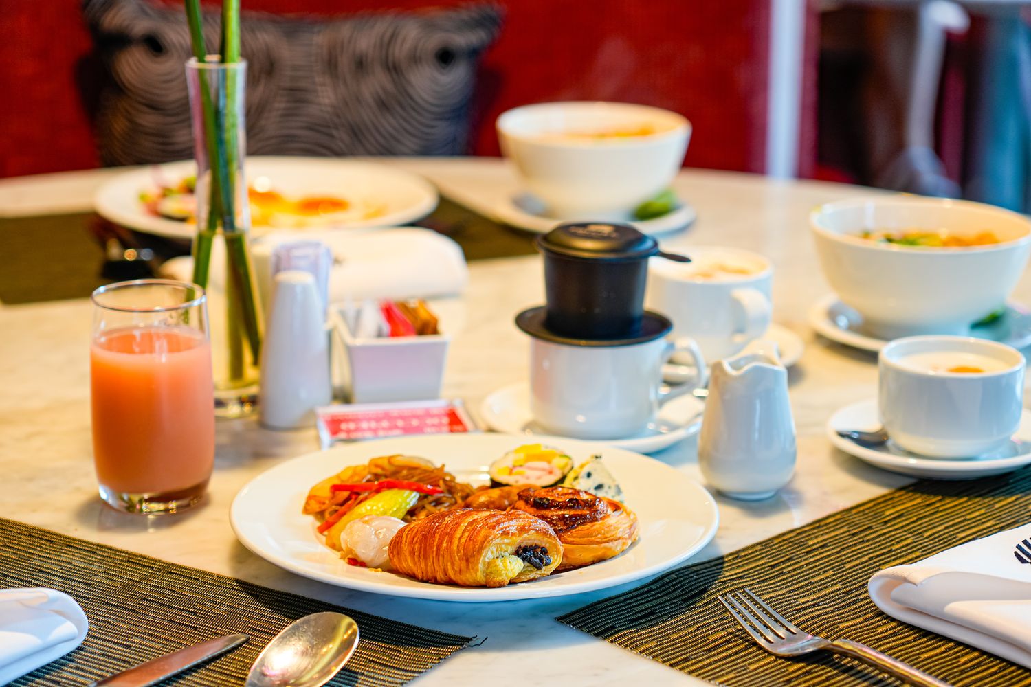 【胡志明夜生活推薦】五星飯店結合牛排饗宴與娛樂賭場，Club V 一站式沉浸放鬆之旅! @混血珊莎的奇幻旅程